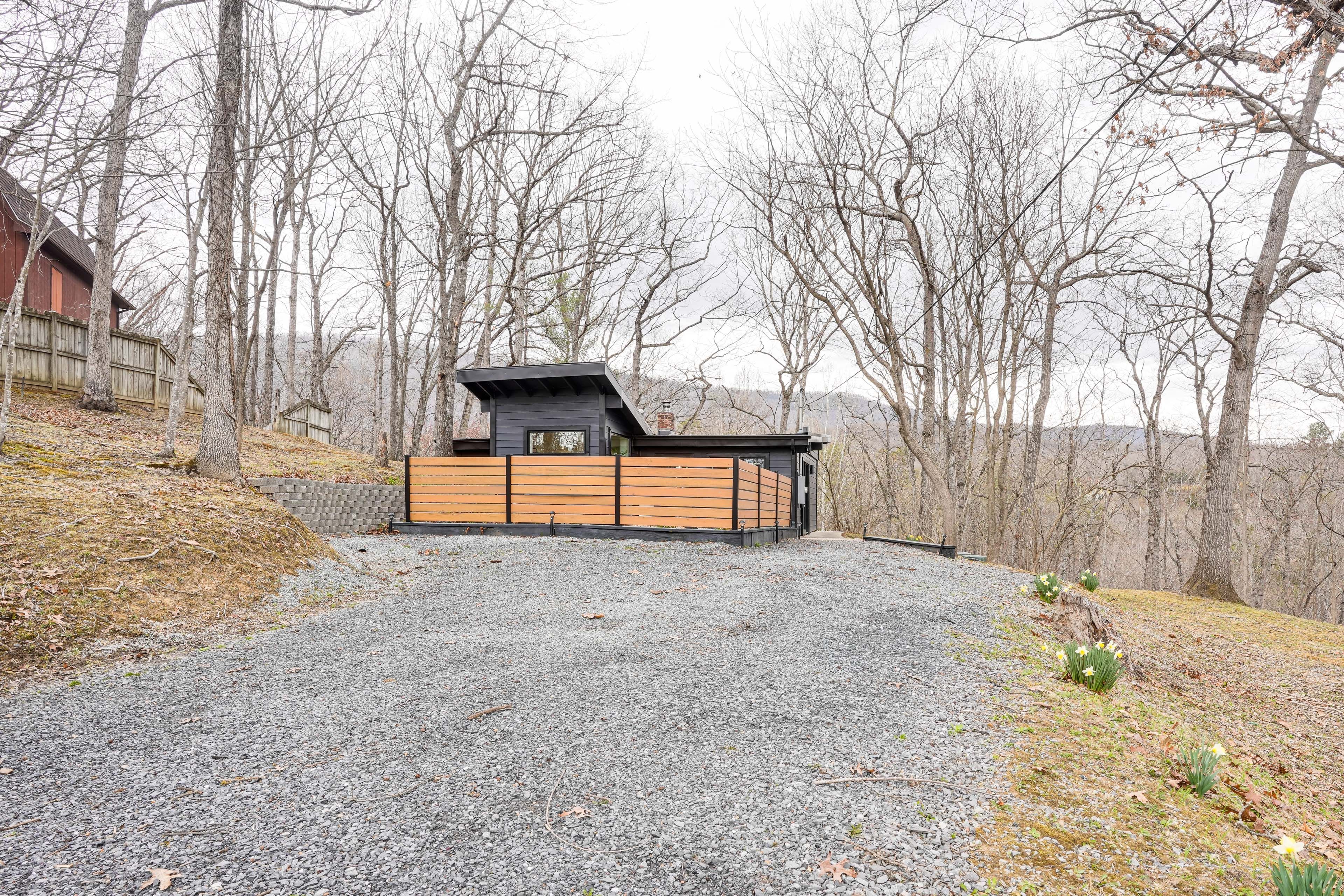 Parking | Gravel Driveway (4 Vehicles)