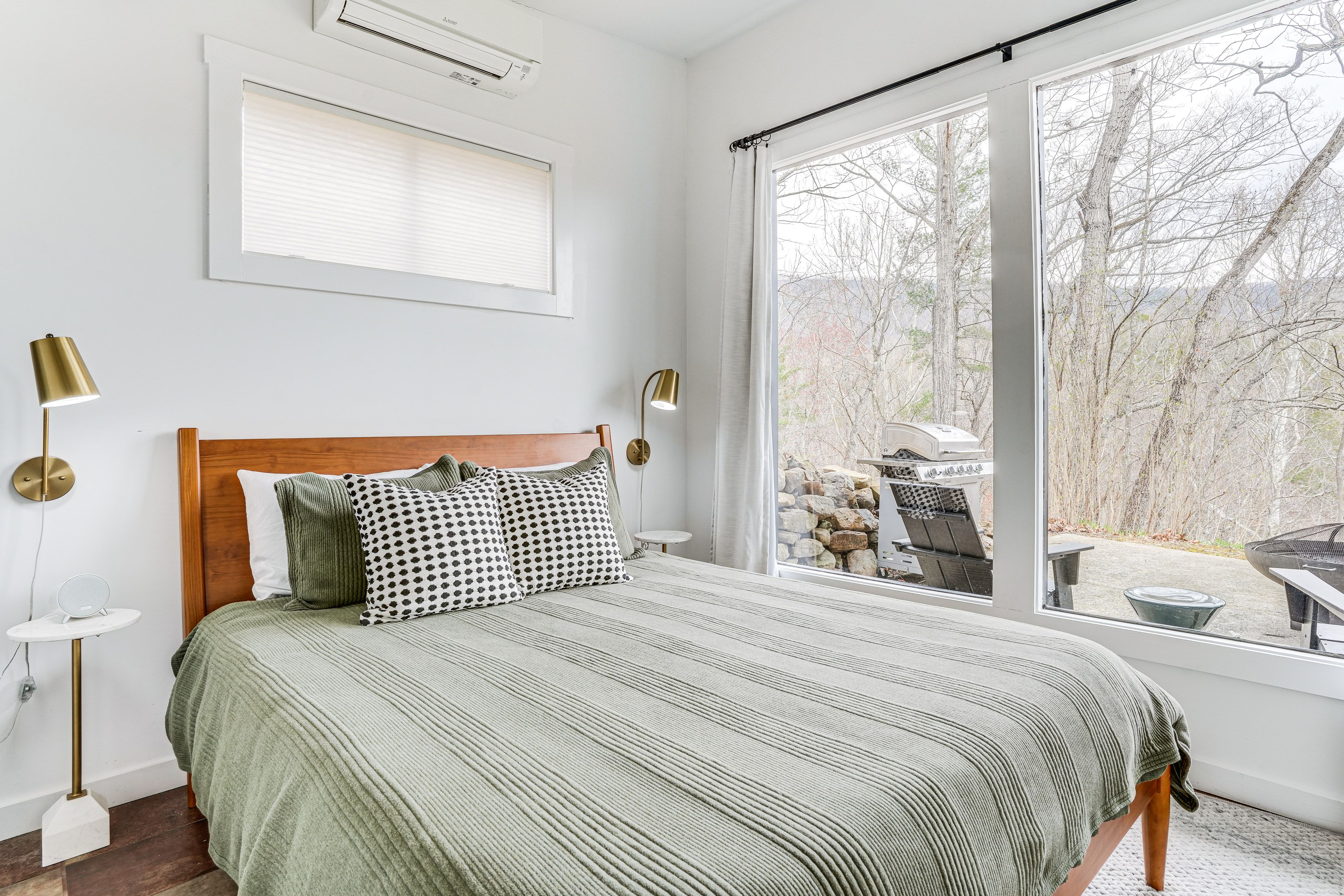 Bedroom 1 | Queen Bed | Linens Provided | Mountain View
