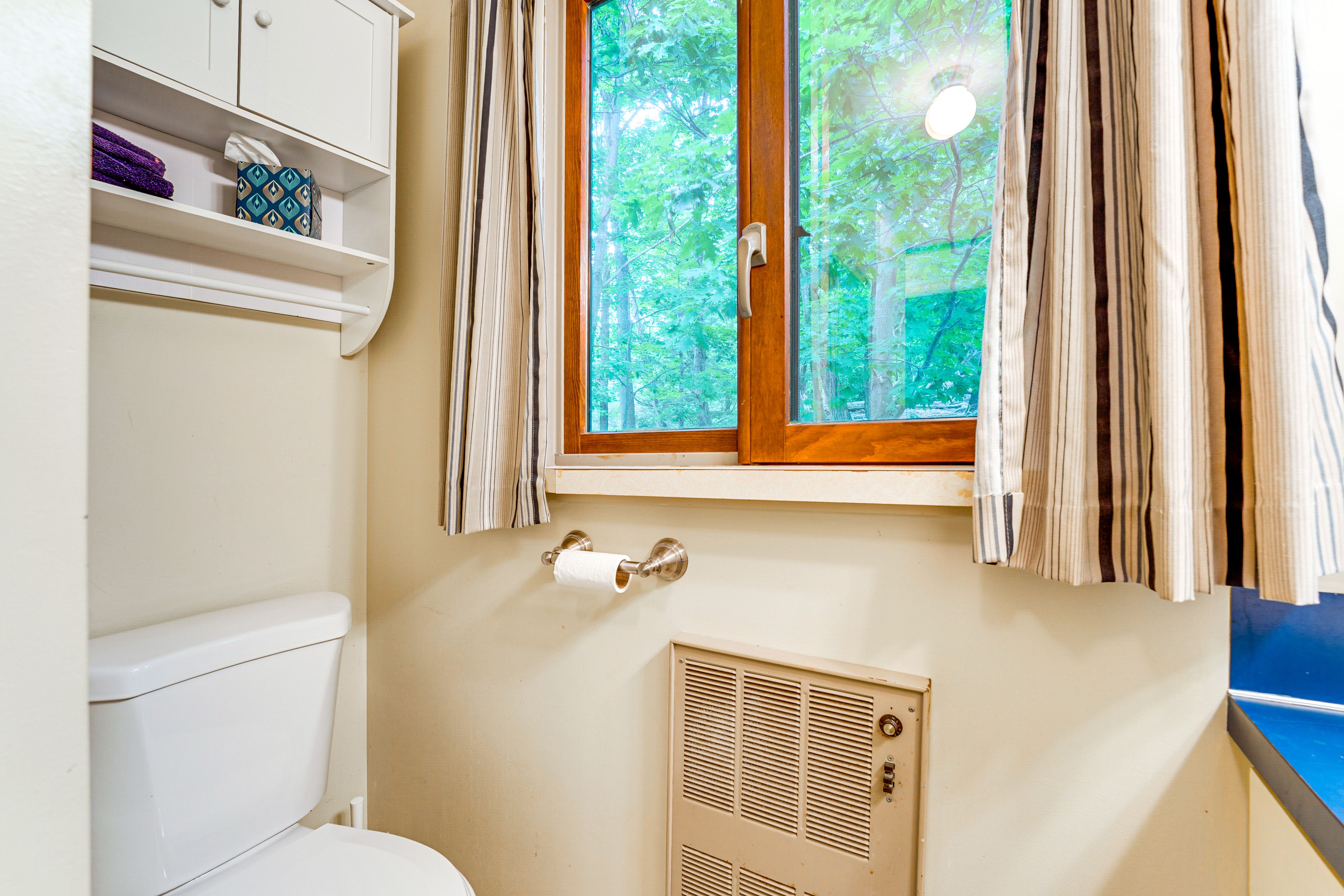 Full Bathroom | 2nd Floor