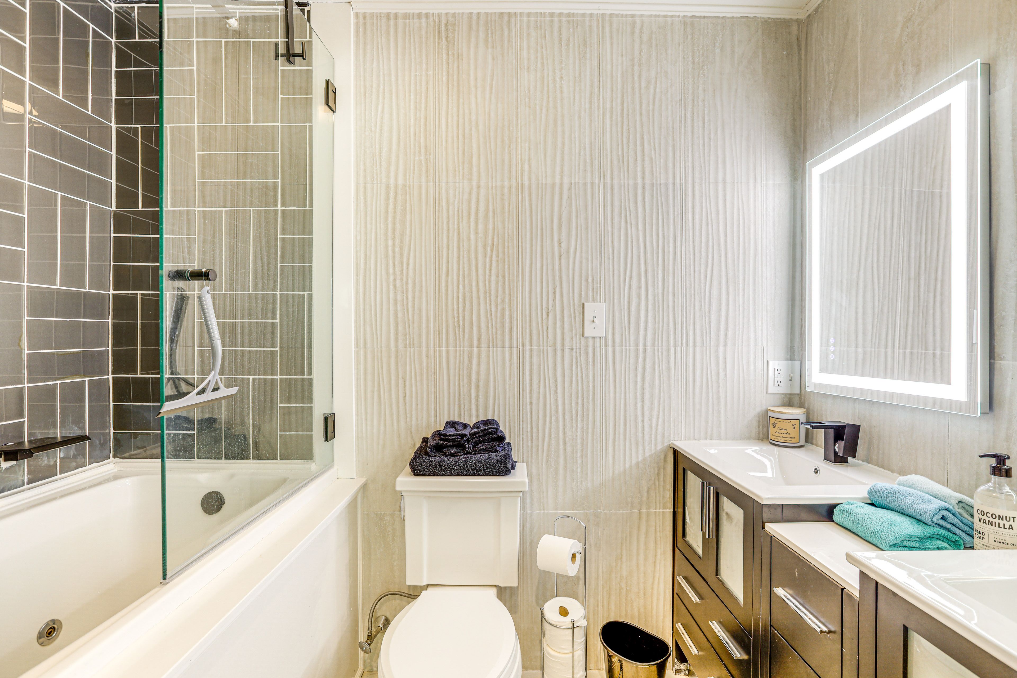 Full Bathroom | Jetted Tub