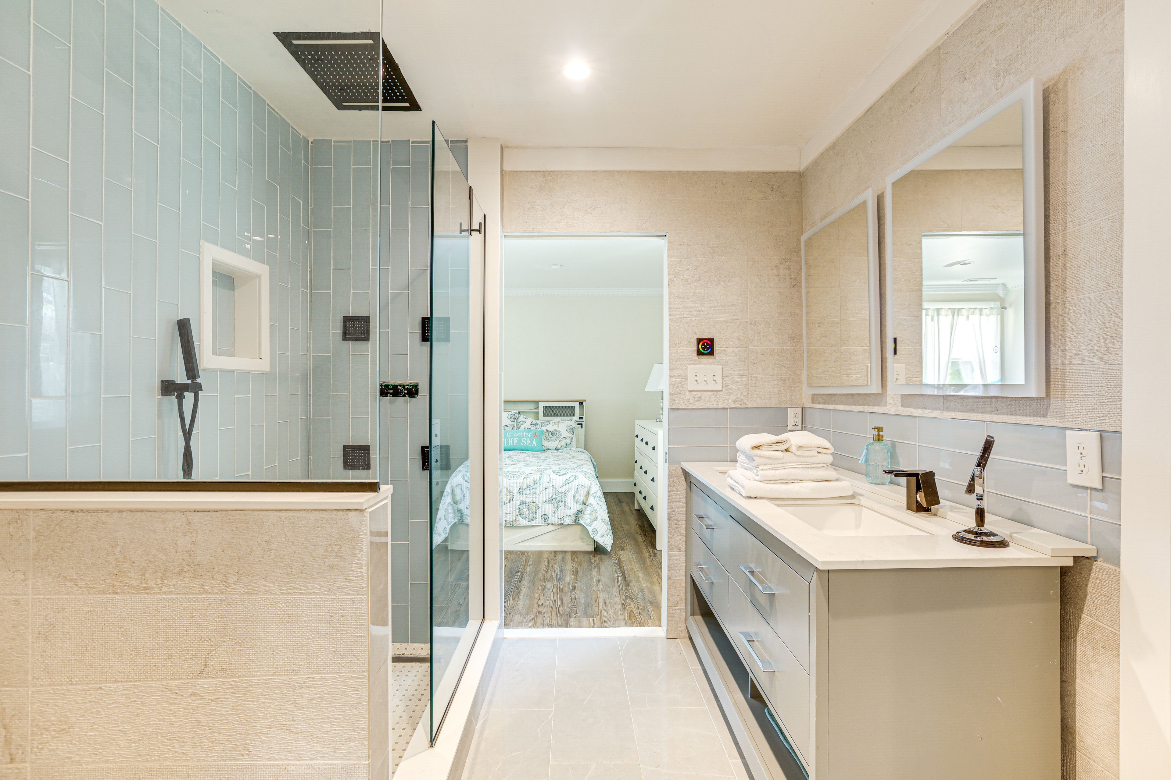 Full Bathroom | Towels Provided | Hair Dryer