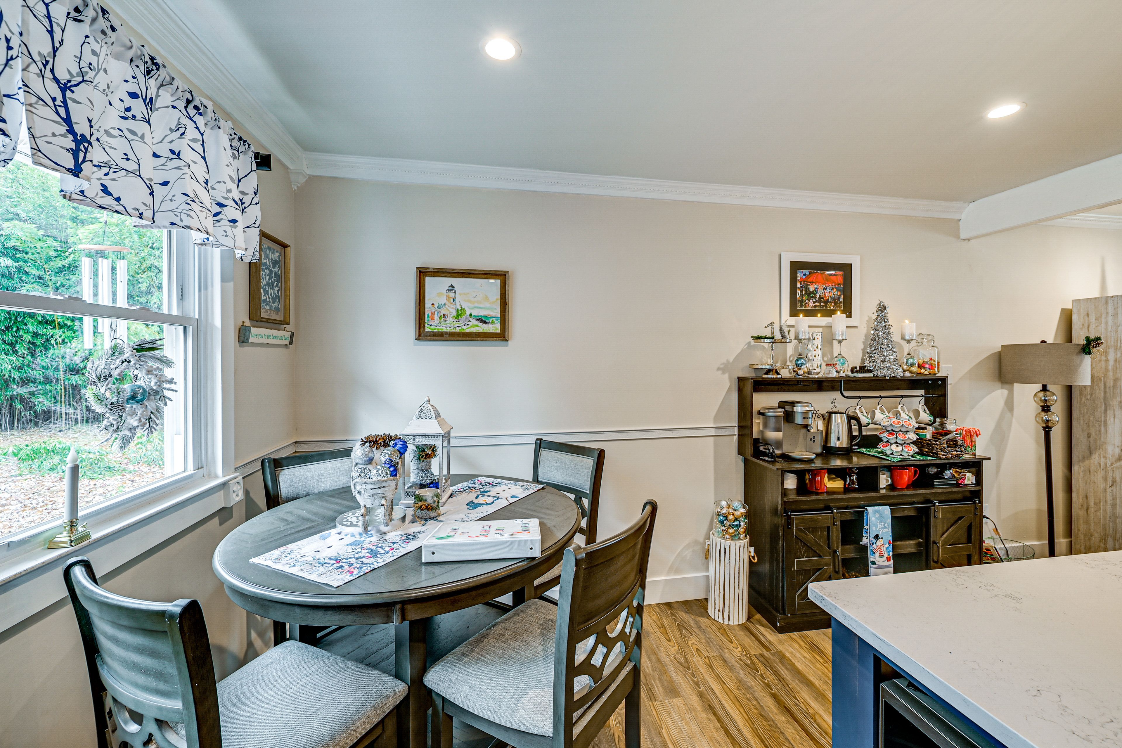 Dining Area | Dishware/Flatware | Trash Bags/Paper Towels