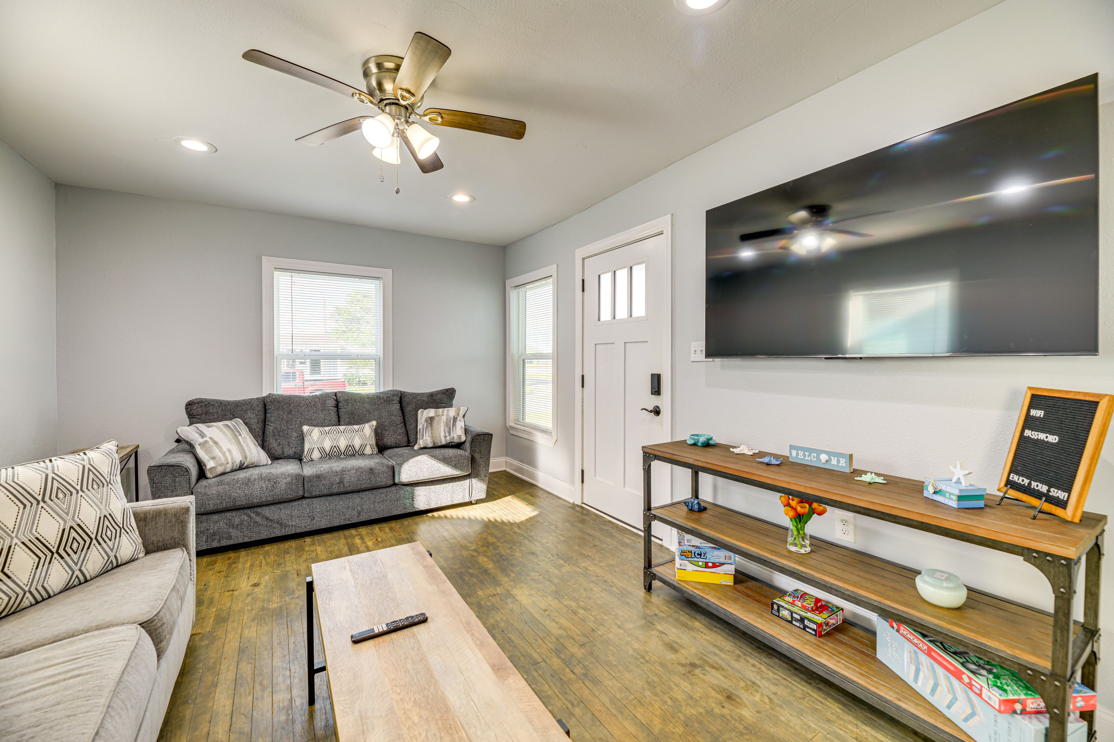 Corpus Christi Vacation Rental | 2BR | 1BA | 862 Sq Ft | Stairs Required