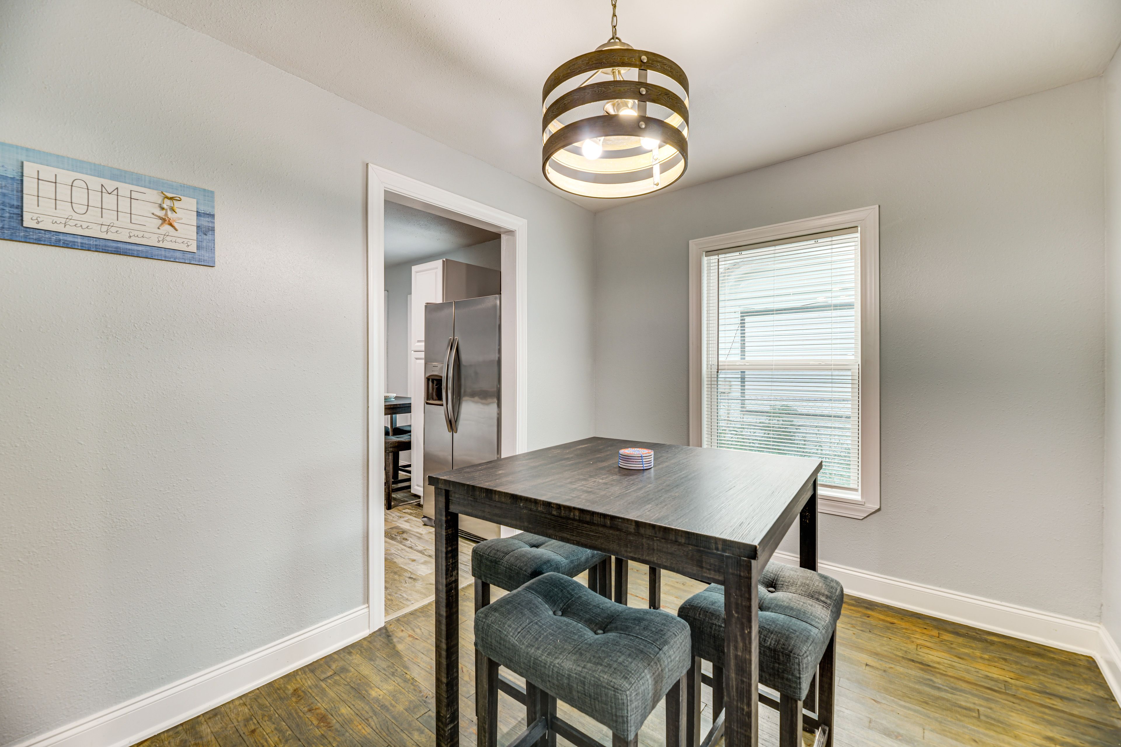 Dining Area | Dishware & Flatware | Central A/C & Heat