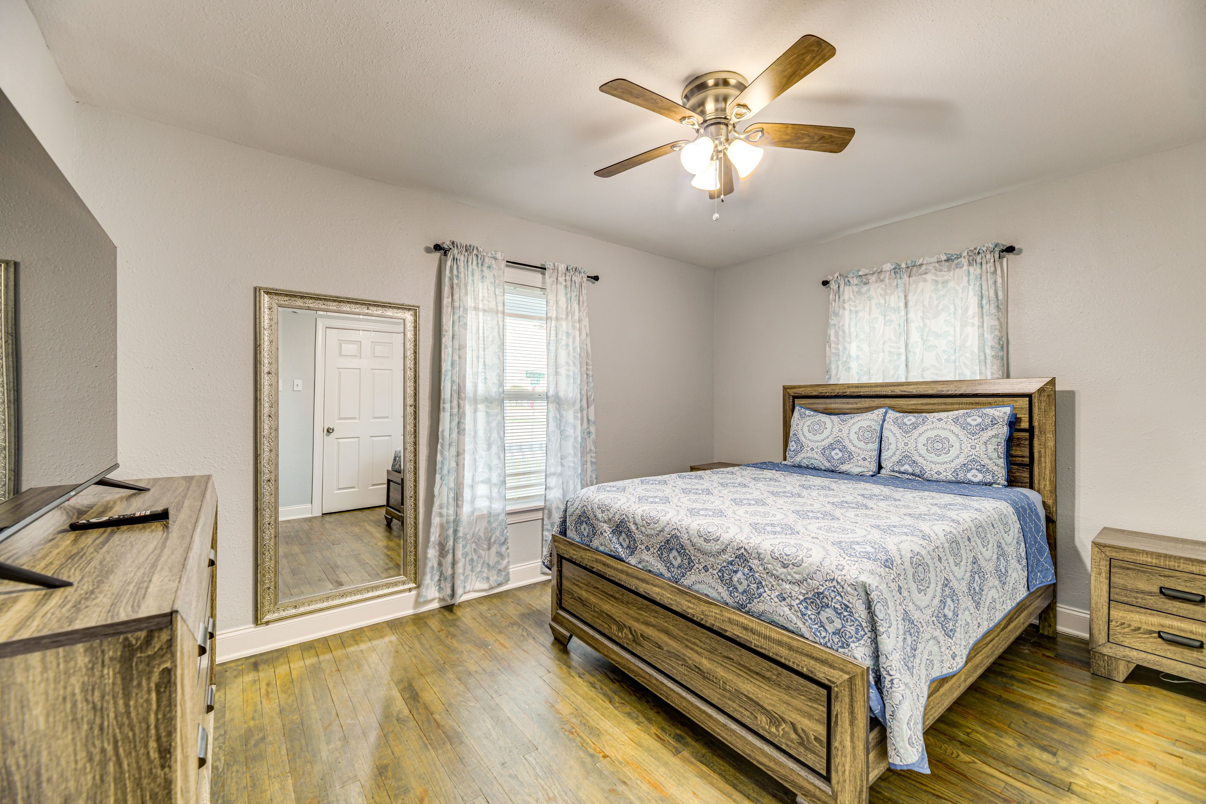 Bedroom 1 | Queen Bed | Linens Provided