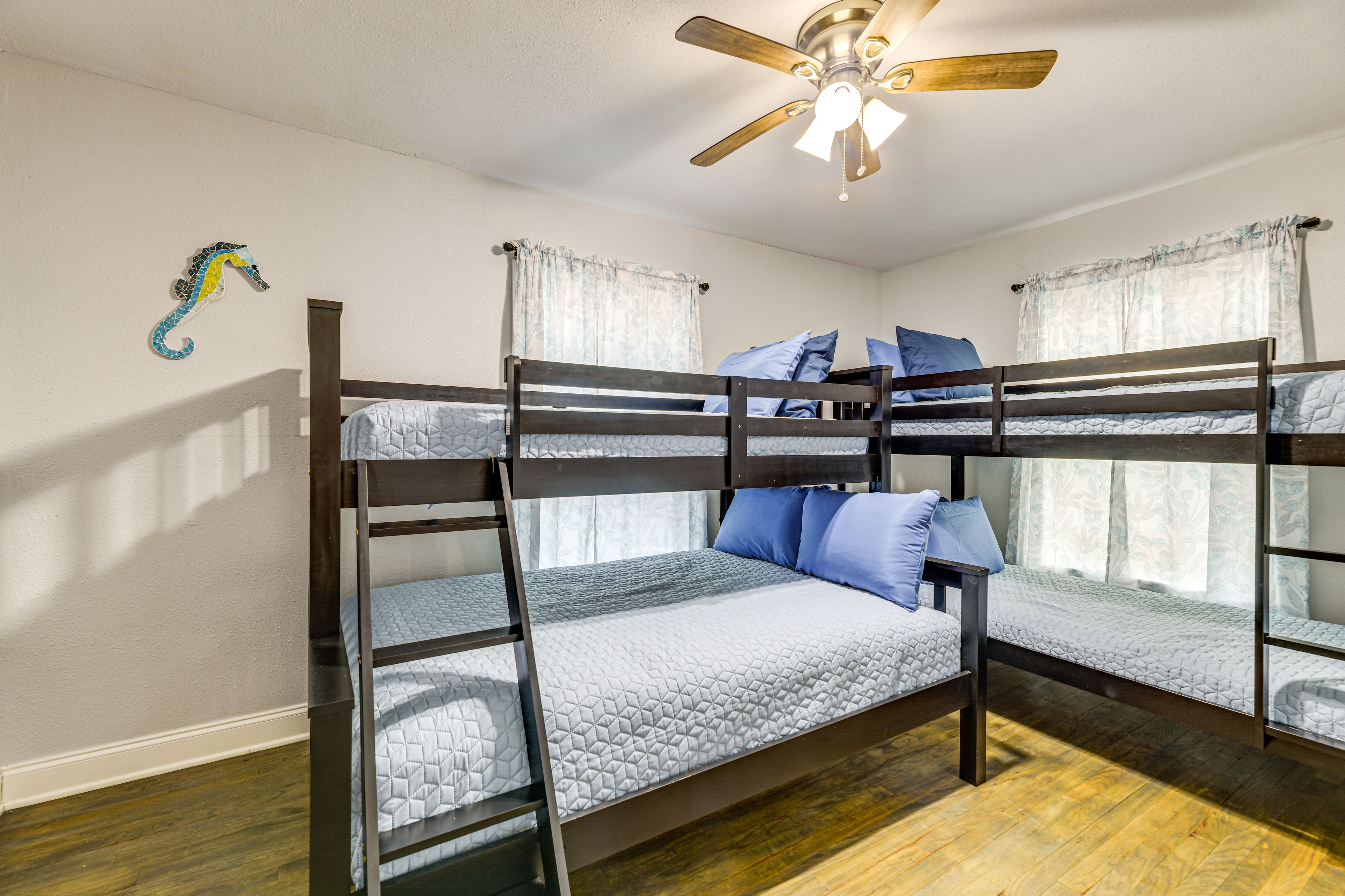 Bedroom 2 | Twin Bunk Bed | Twin/Full Bunk Bed
