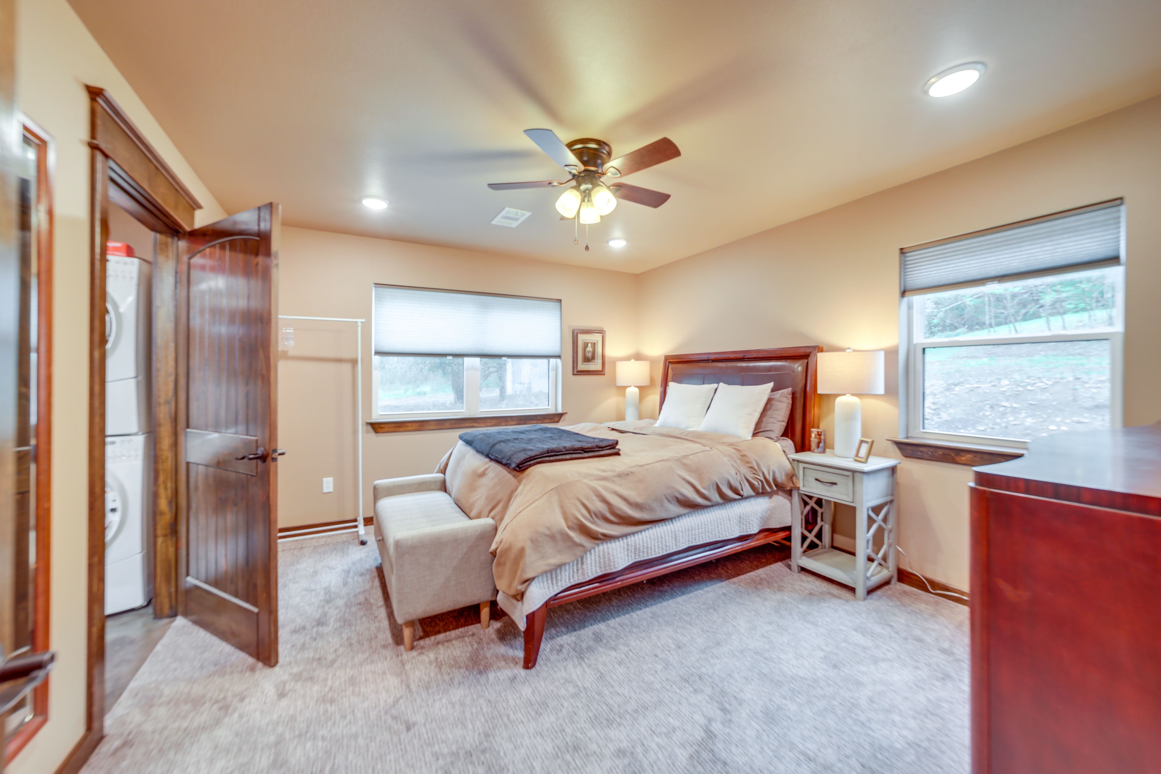 Bedroom 1 | Queen Bed | 1st Floor