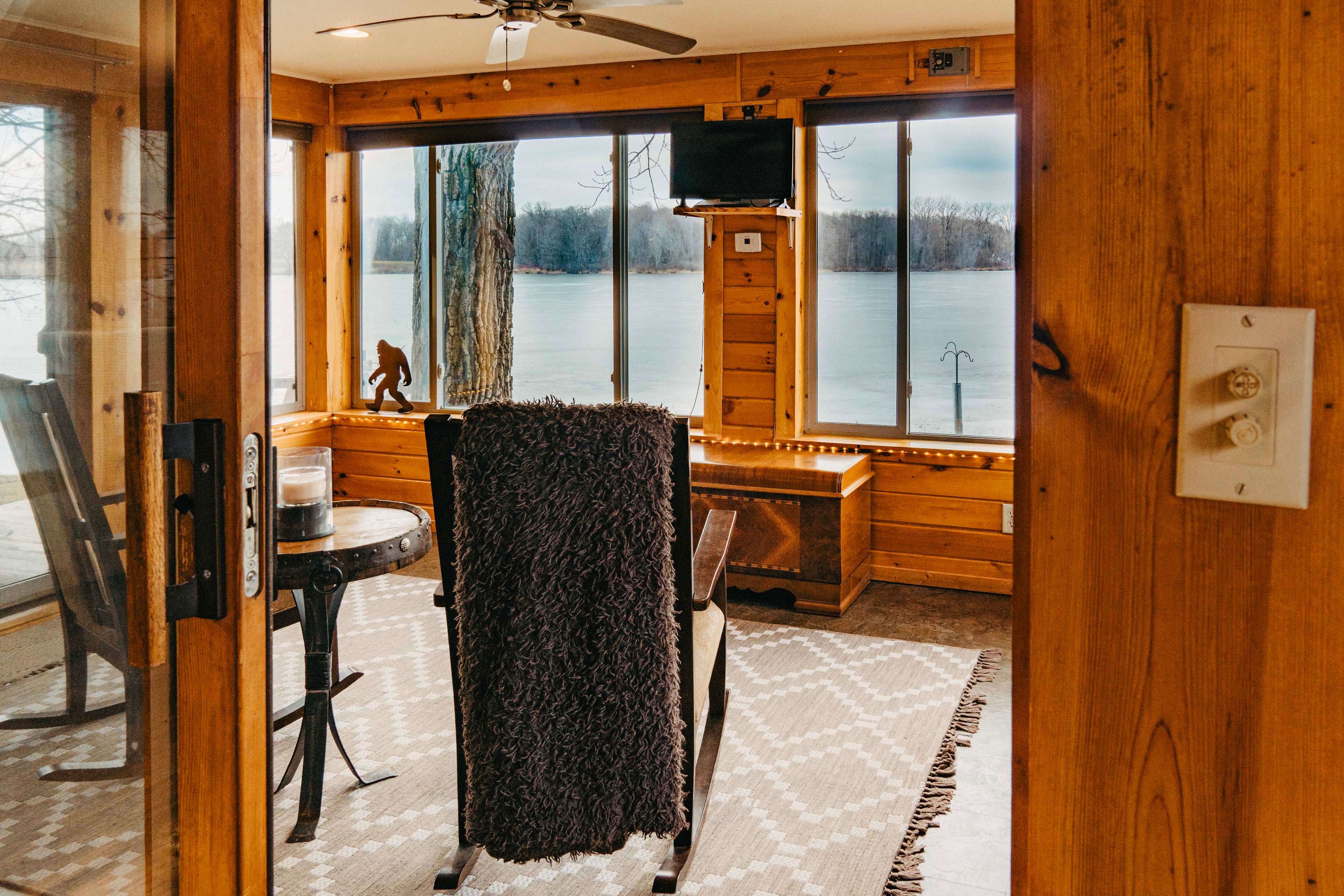 Sunroom | Fireplace | Board Games