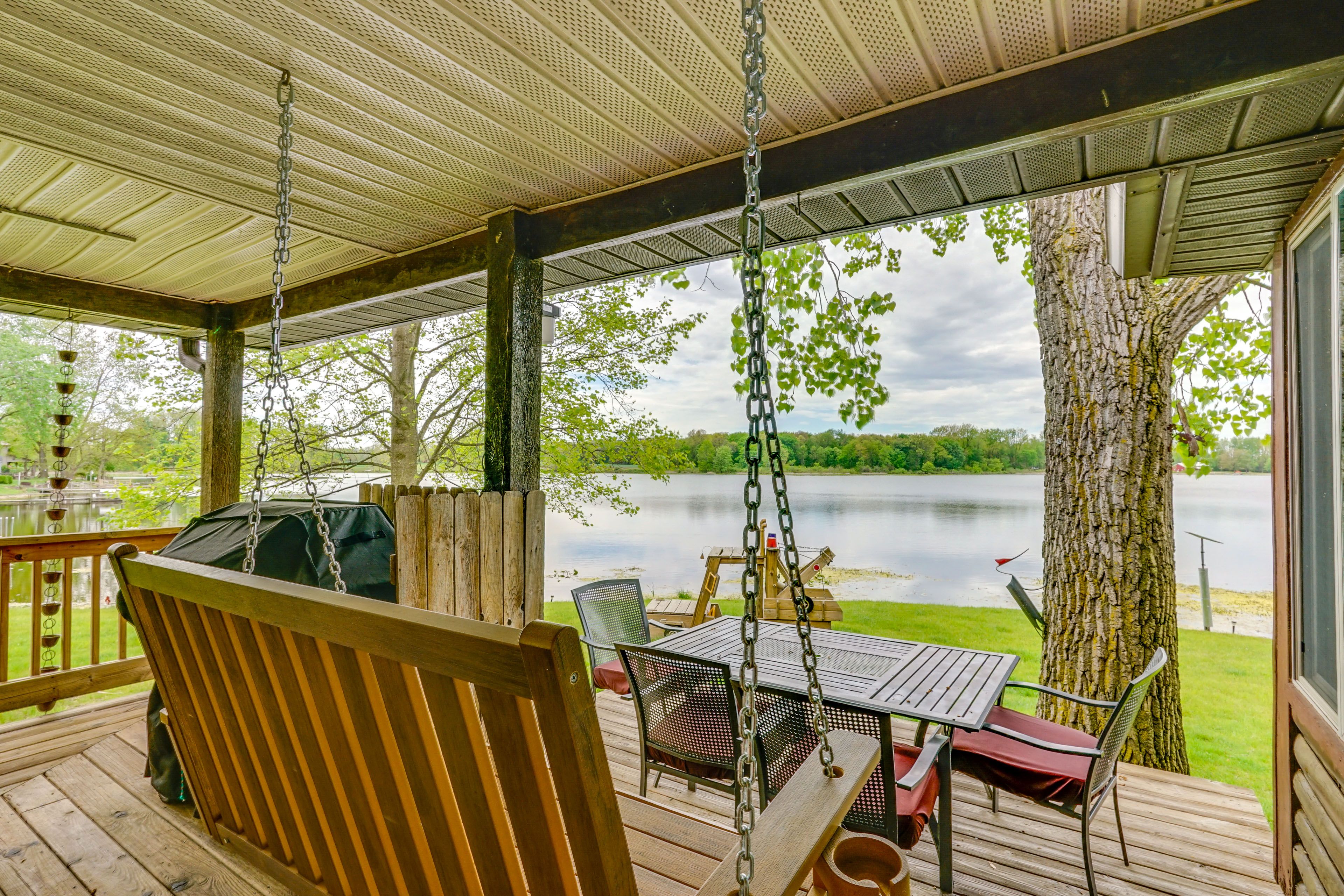 Backyard | Private Dock | Dining Table