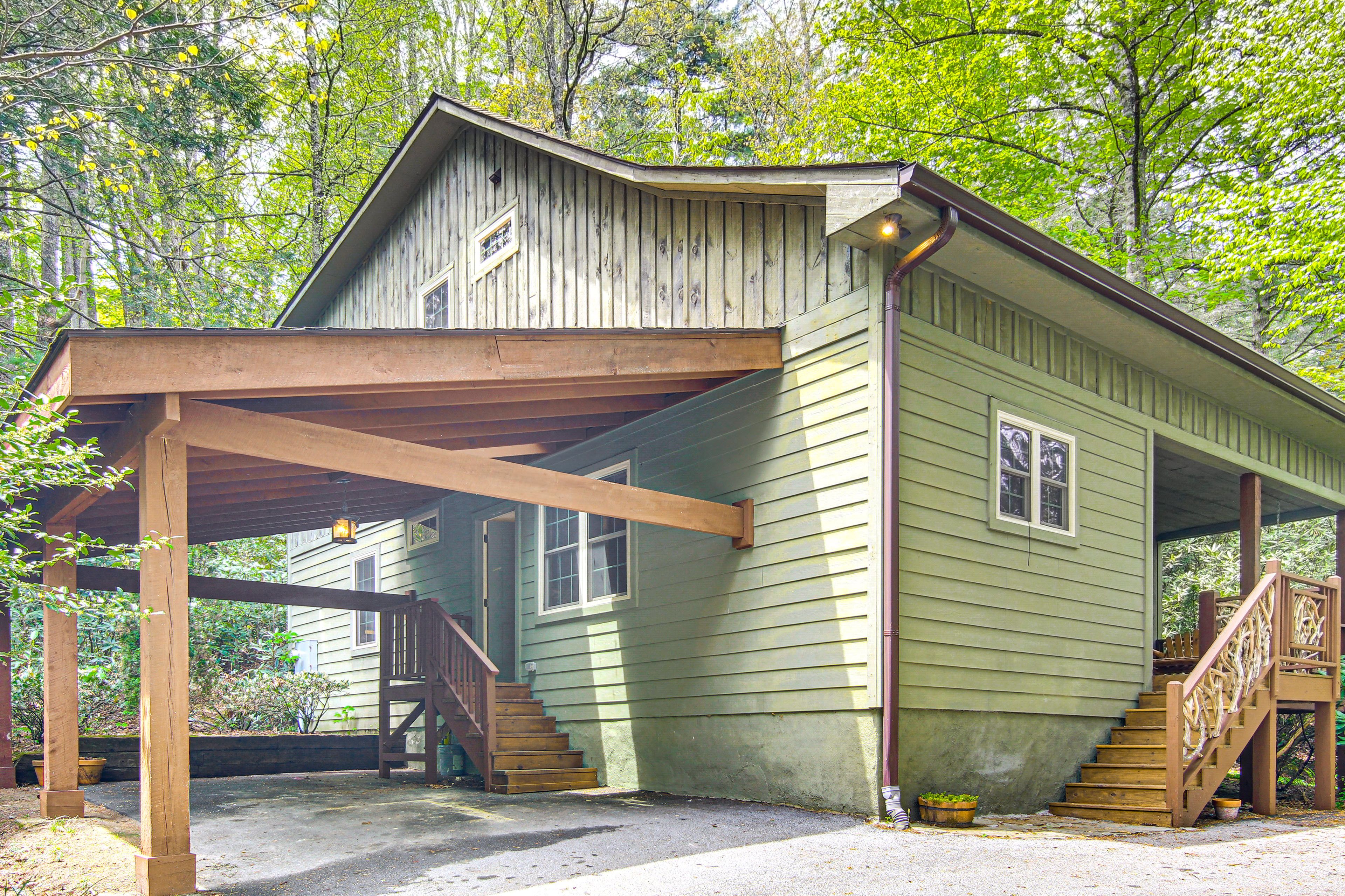 Exterior | Parking | Driveway (2 Vehicles)