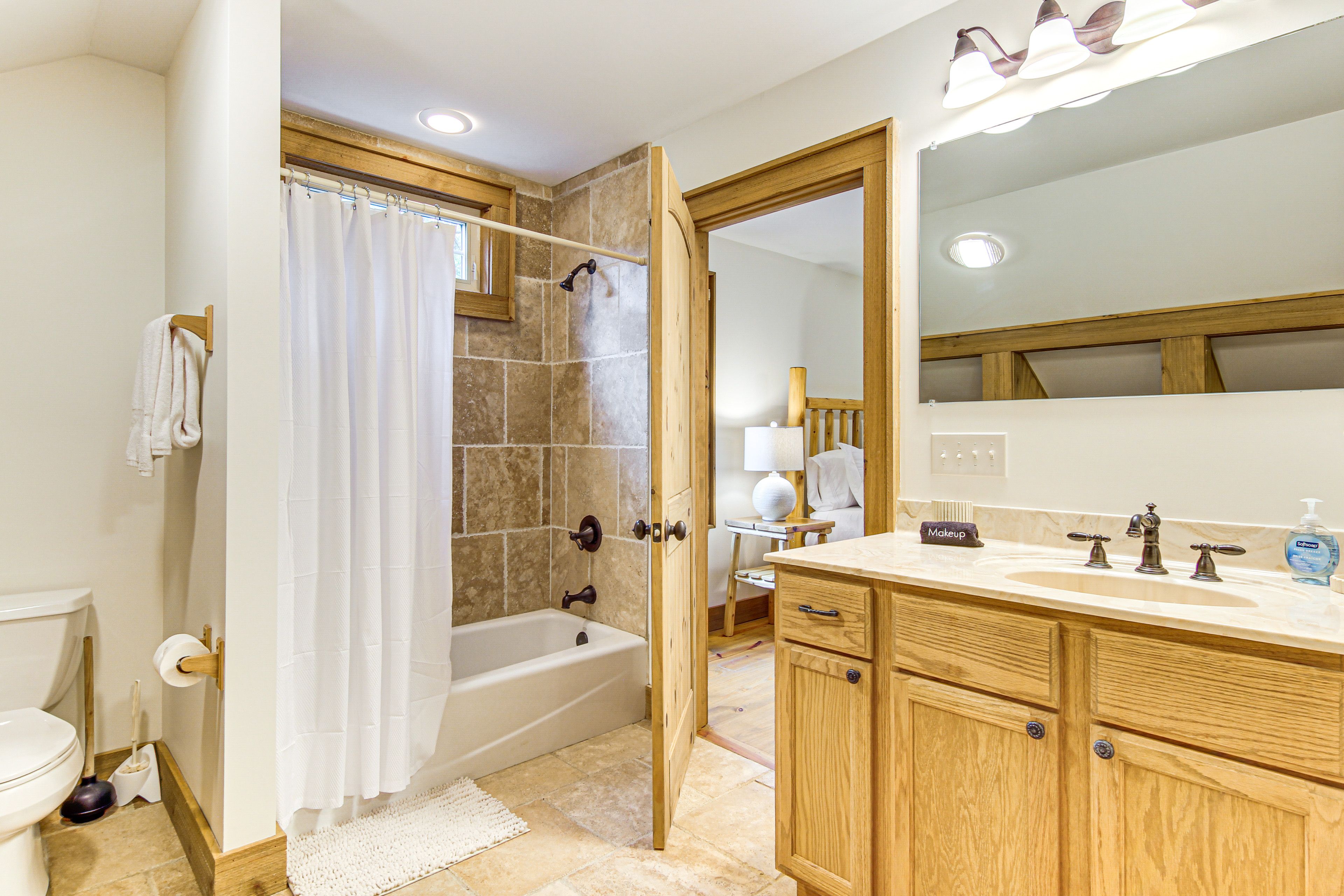 Full Bathroom | 2nd Floor | Washer/Dryer