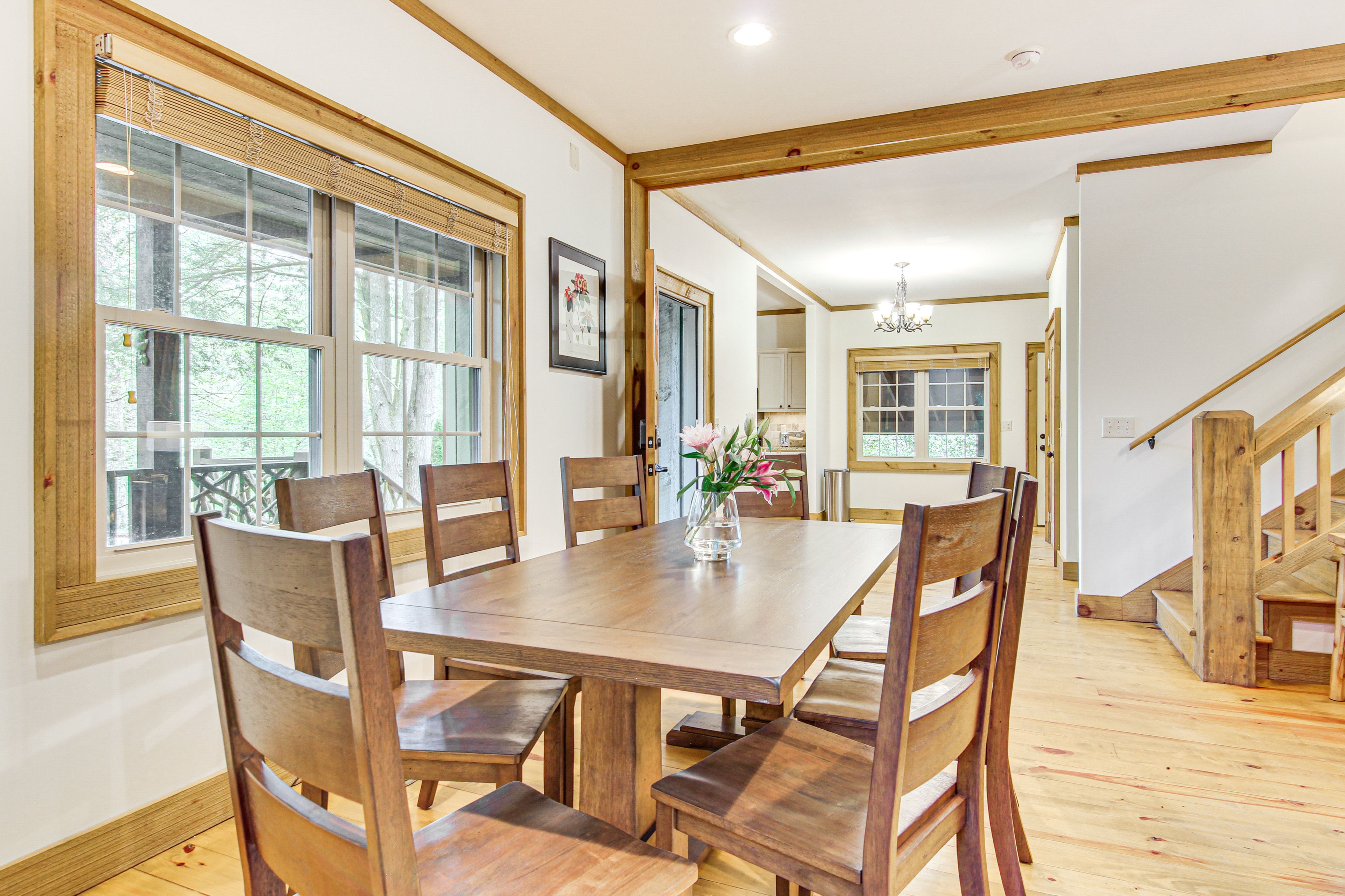 Dining Area | 1st Floor | Dishware/Flatware | Central Heating & A/C | Free WiFi