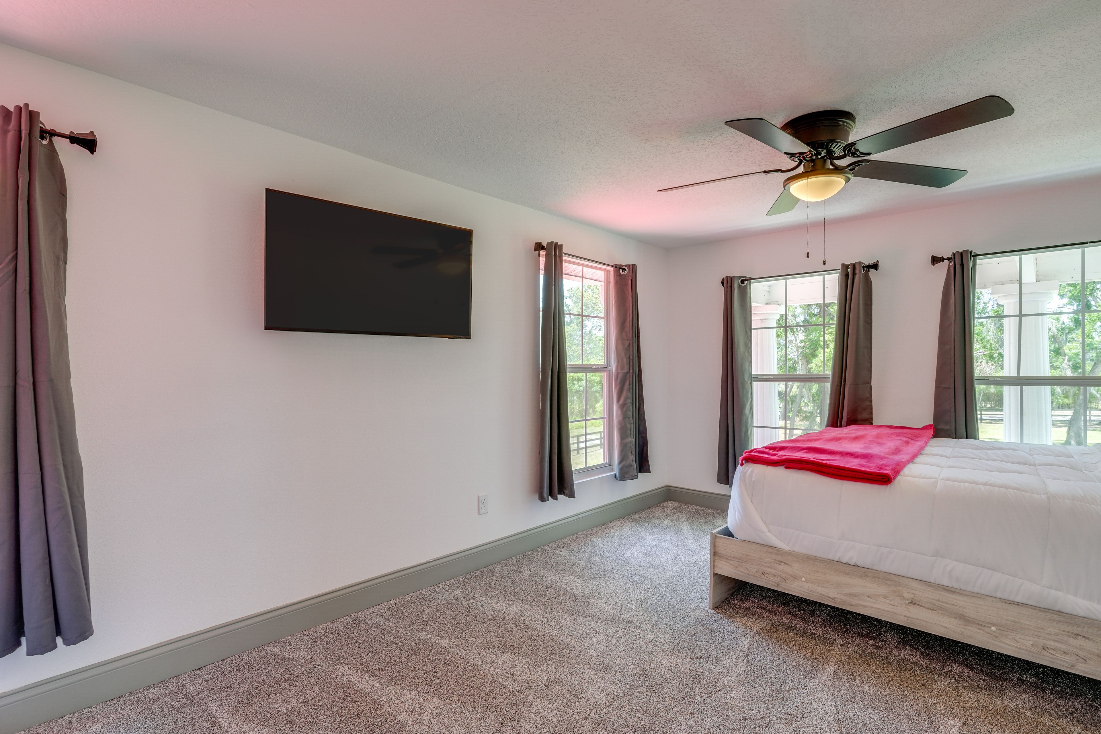 Bedroom 3 | Queen Bed | 2nd Floor | Hangers