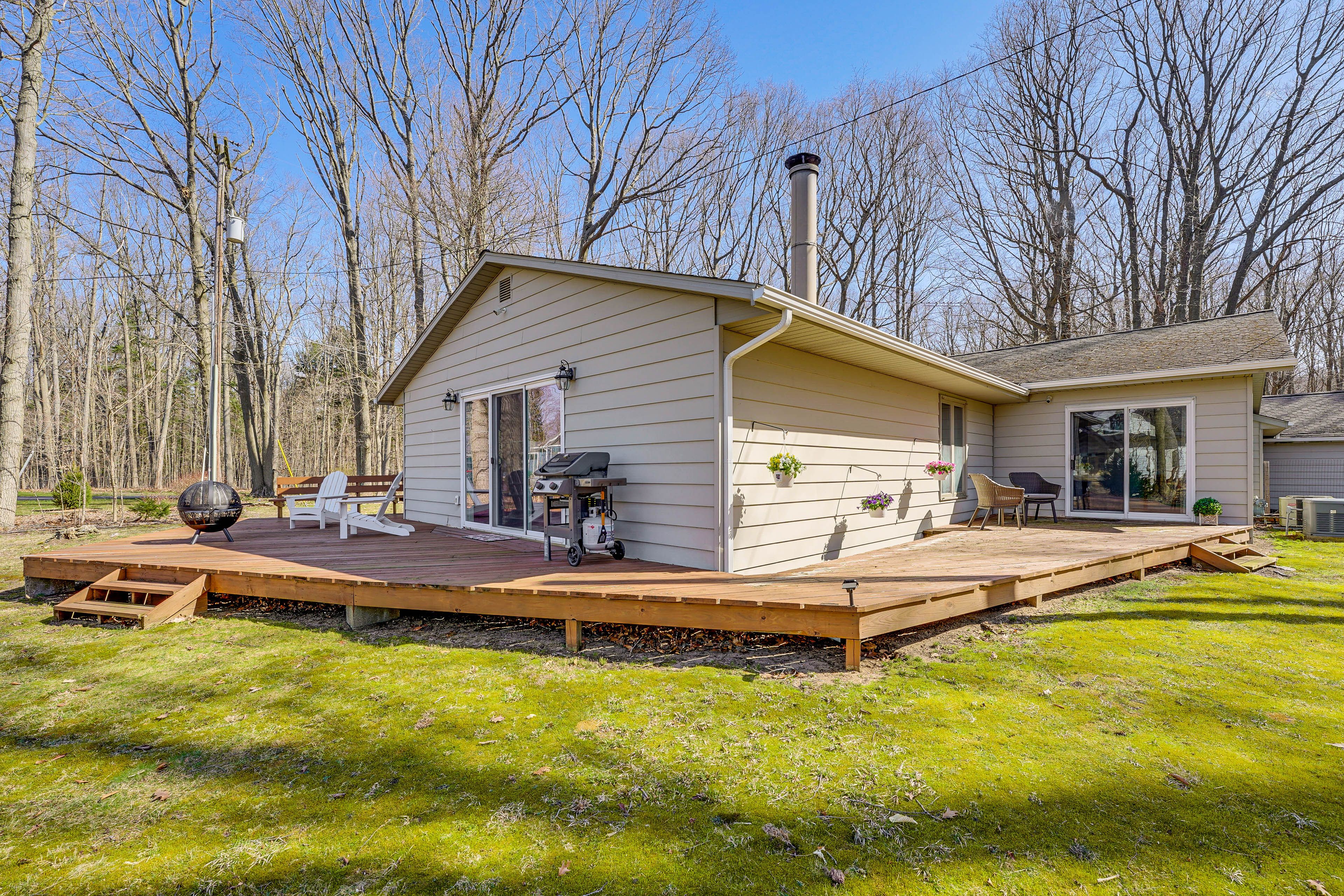 Deck | Gas Grill | Fire Pit