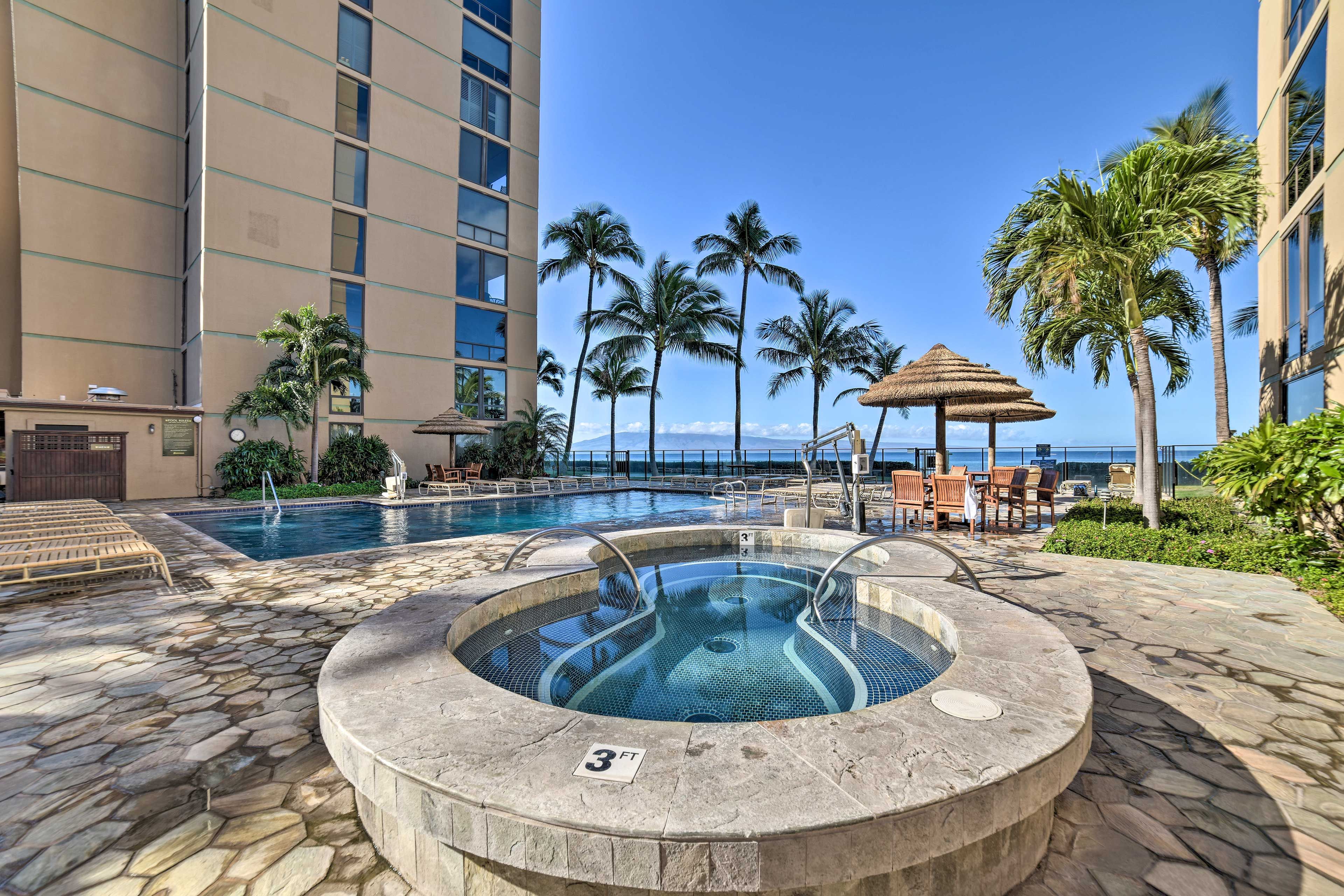 Community Amenities | Pool & Hot Tub