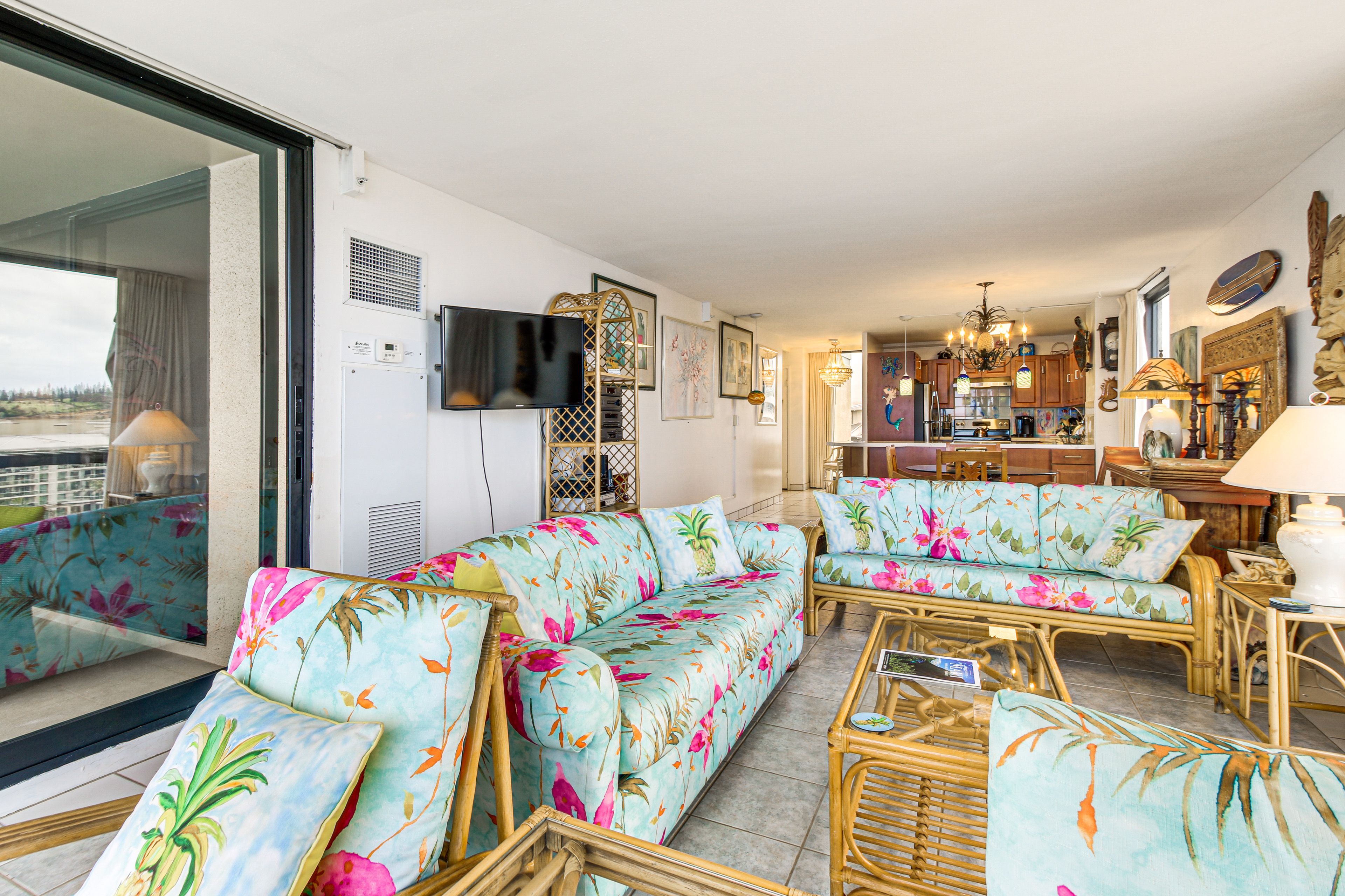 Living Room | Free WiFi | Queen Sleeper Sofa