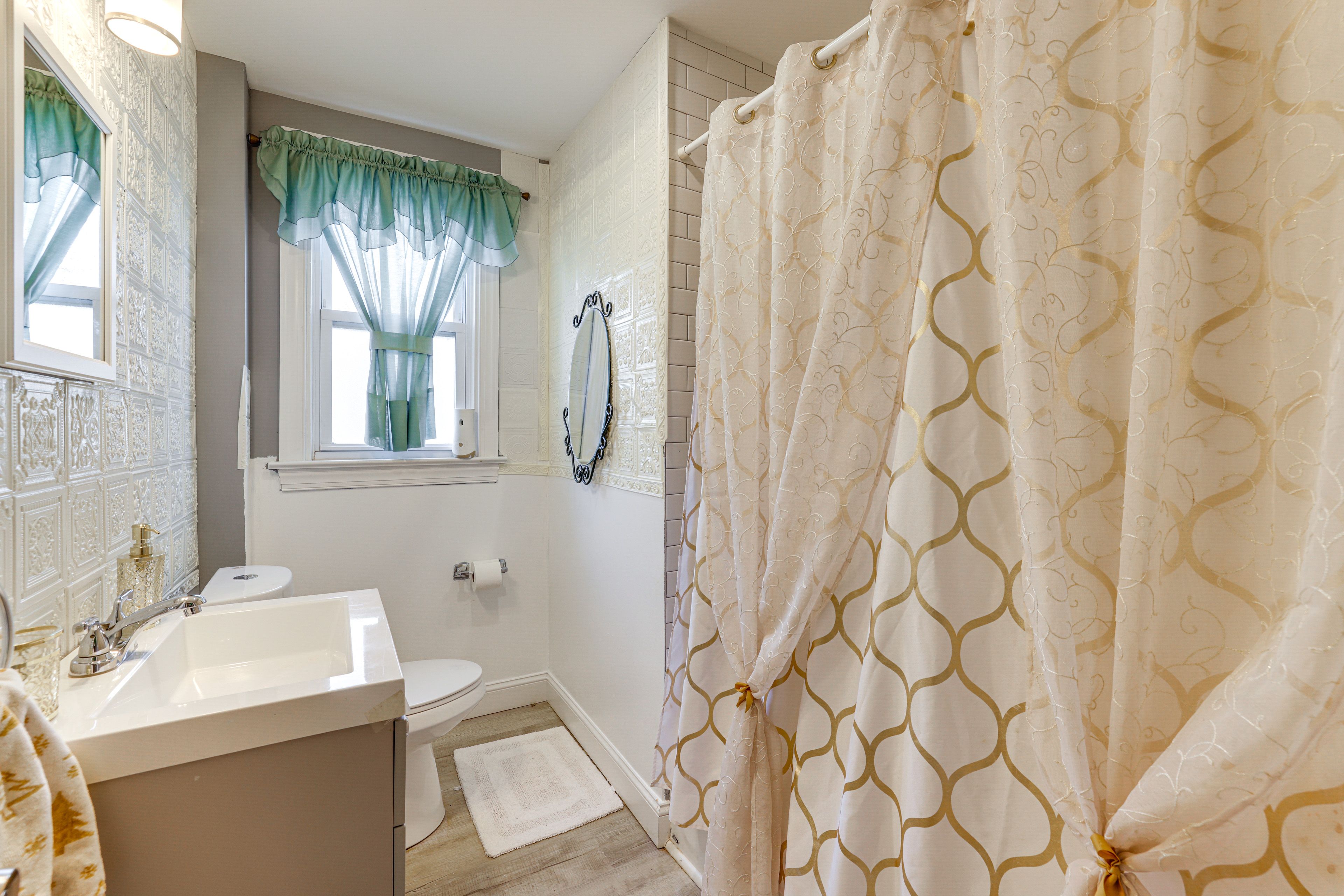 En-Suite Bathroom | 2nd Floor