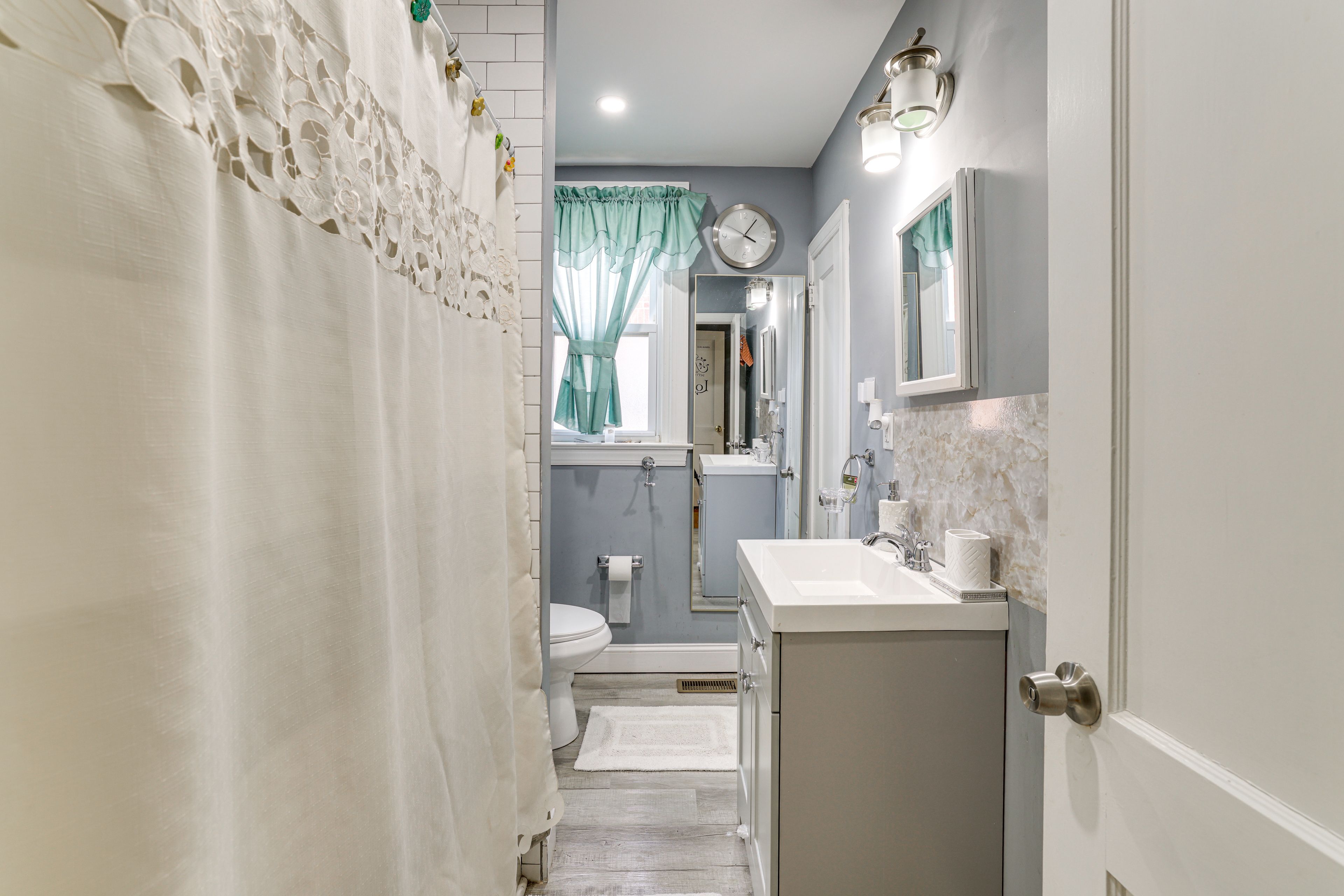En-Suite Bathroom | 2nd Floor