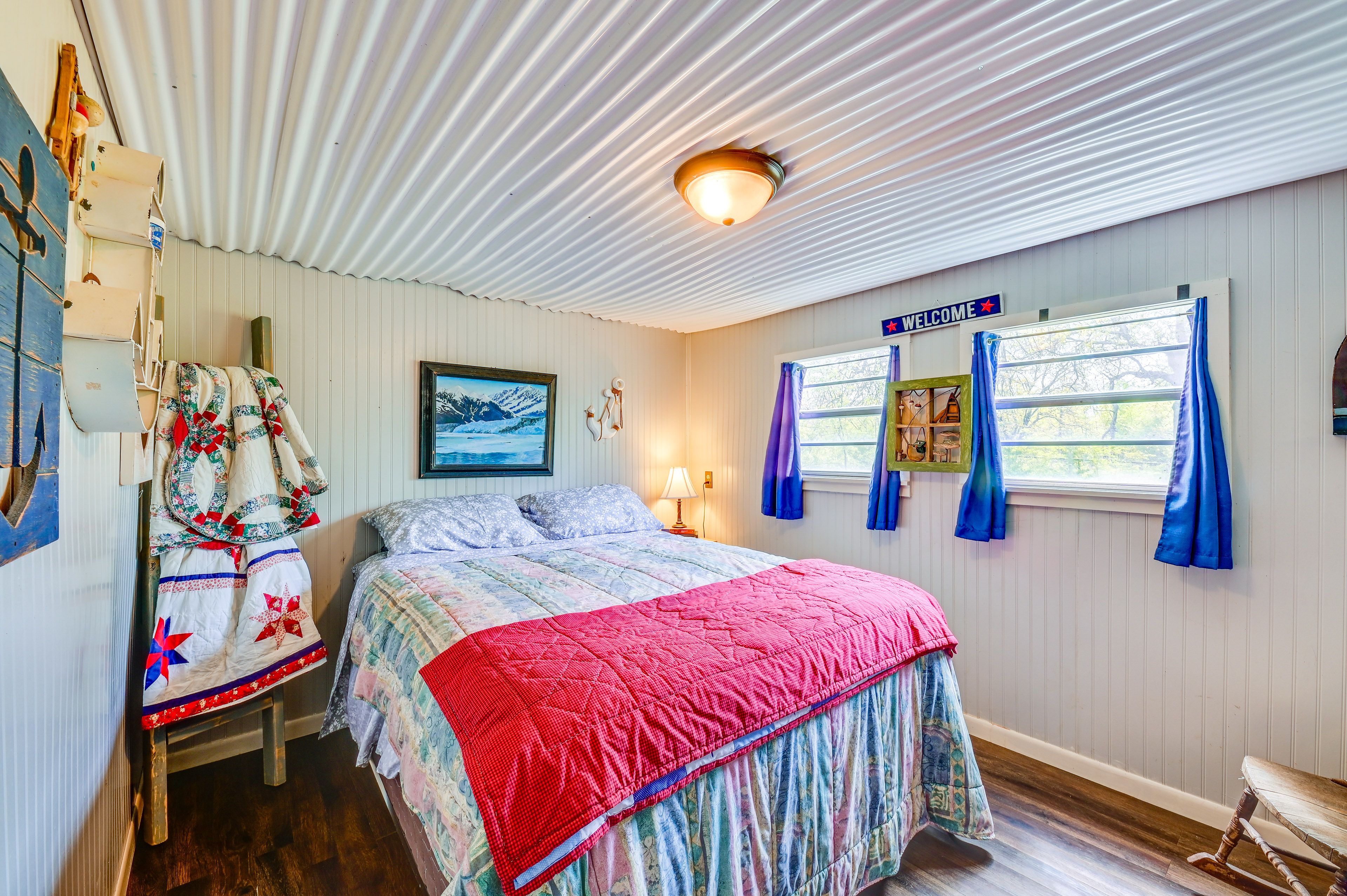 Bedroom | Queen Bed | Linens Provided