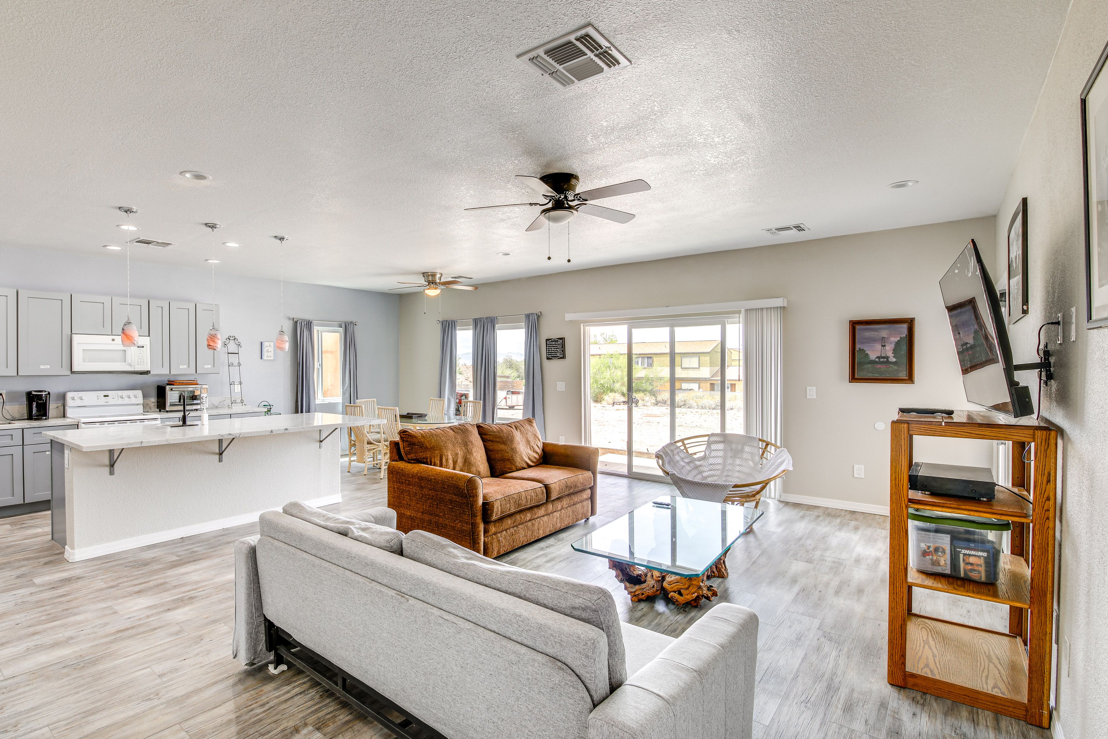 Bullhead City Vacation Rental | 2BR | 2.5BA | Step-Free Access | 1,556 Sq Ft