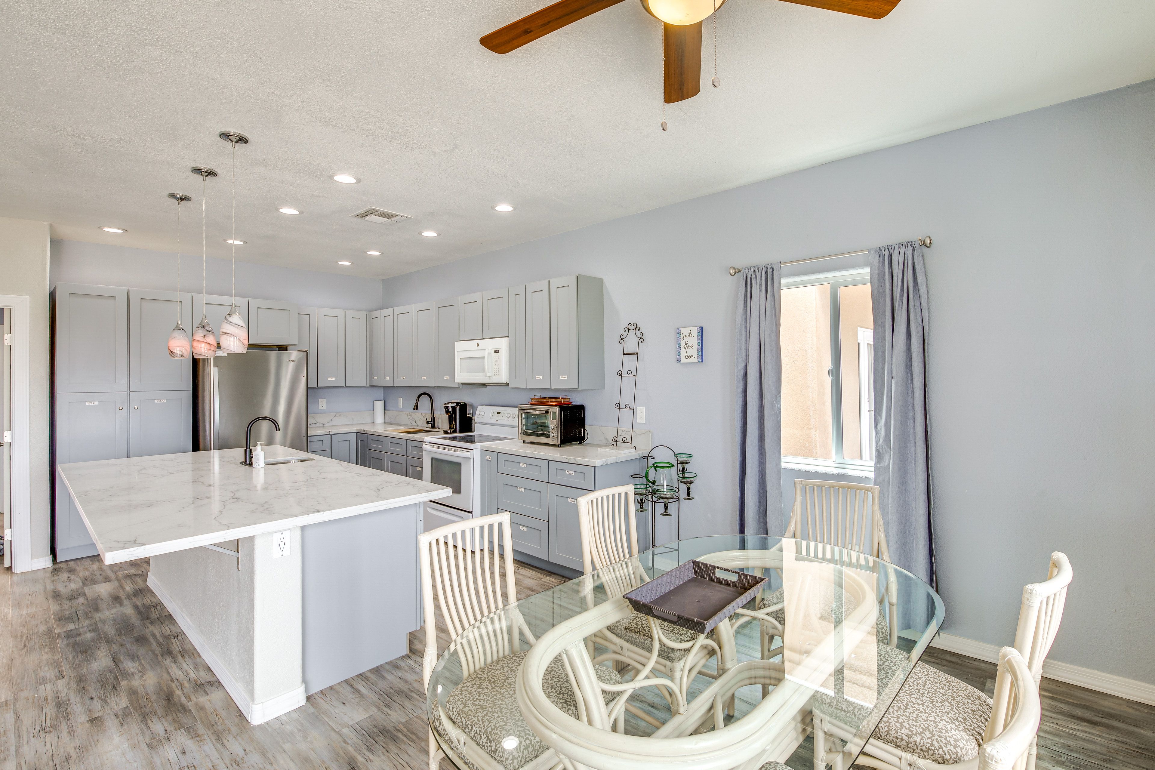Dining Area | Central A/C & Heating | Open Floor Plan