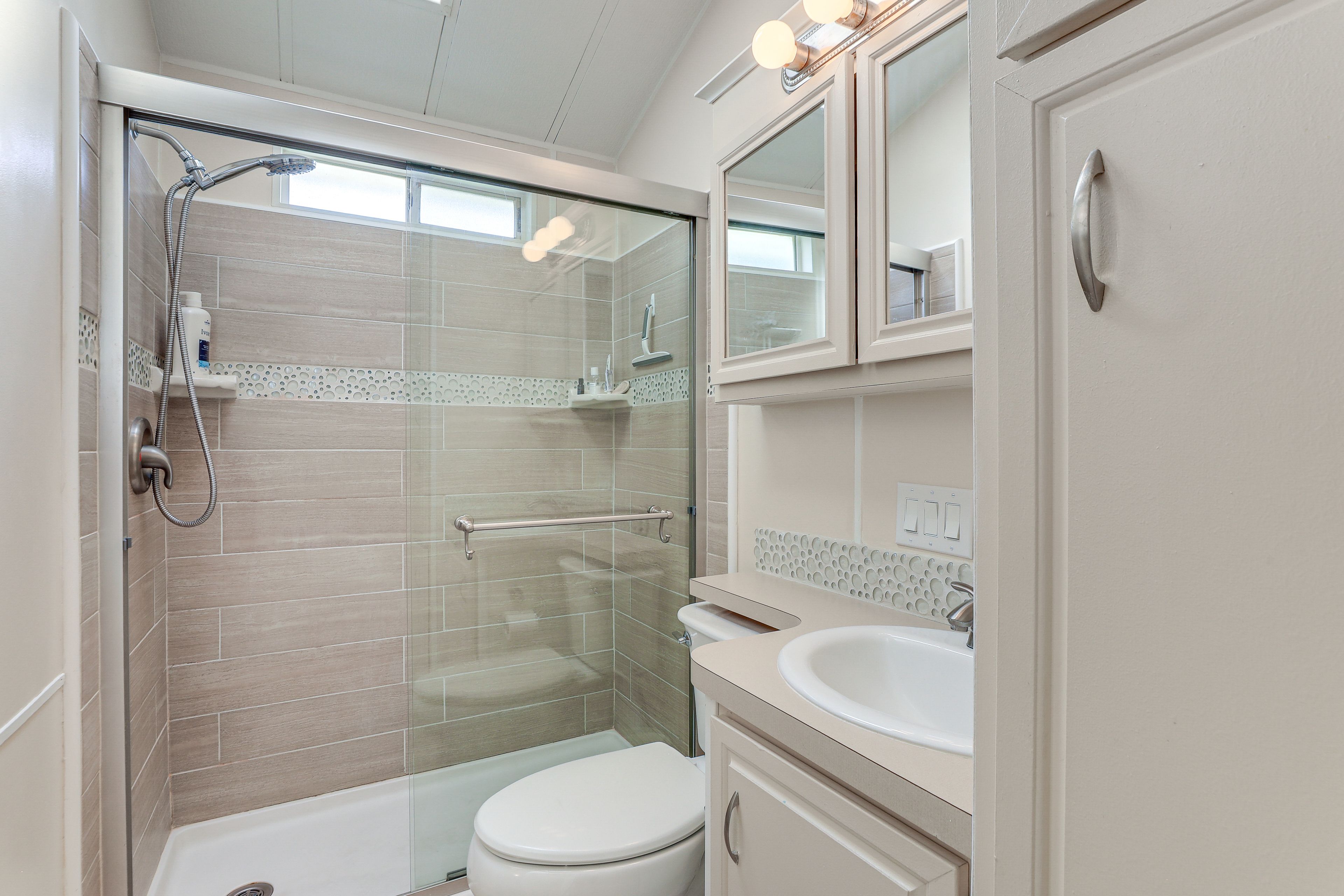 Full Bath | Towels | Hair Dryer