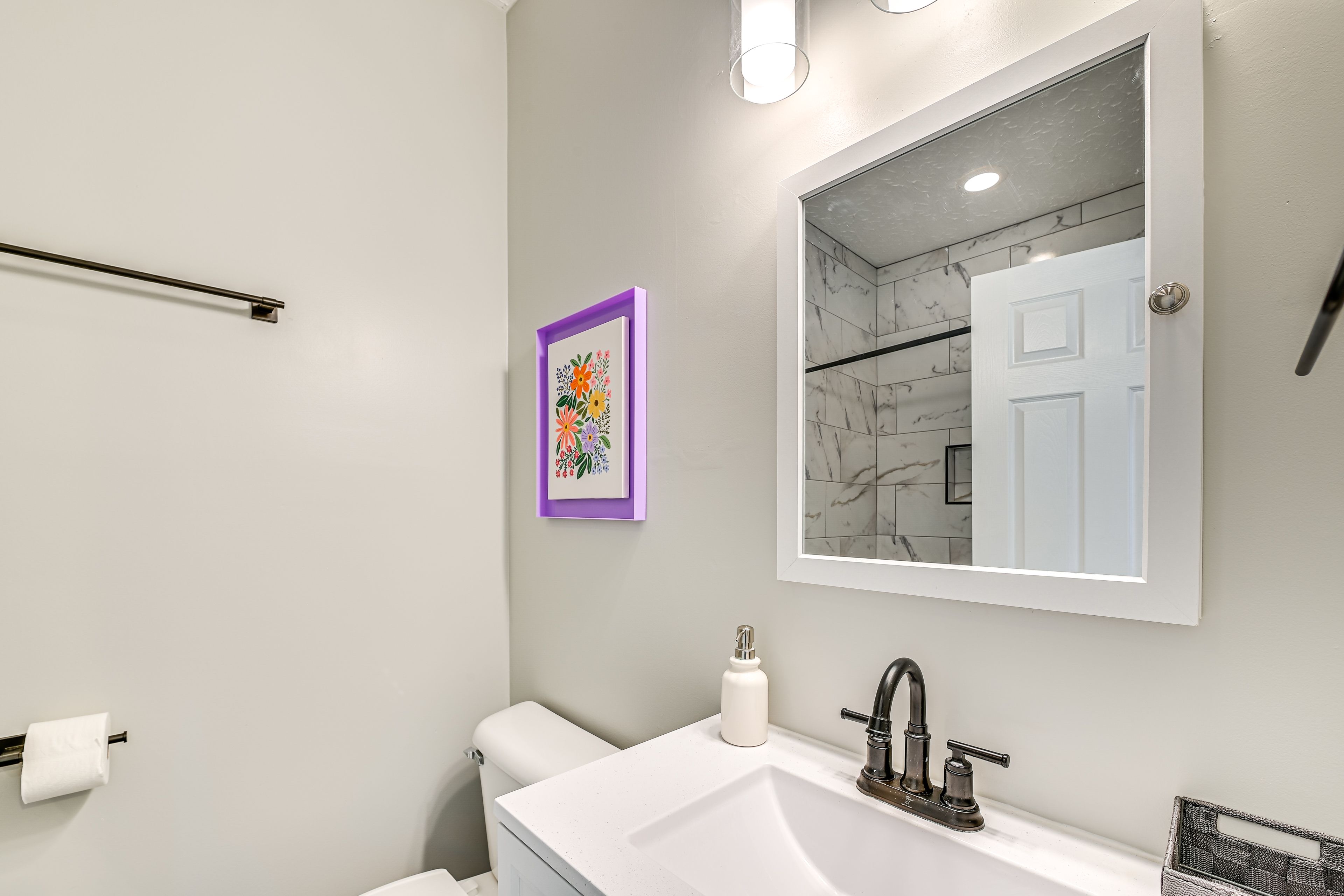 Full Bathroom | Complimentary Toiletries | Towels Provided