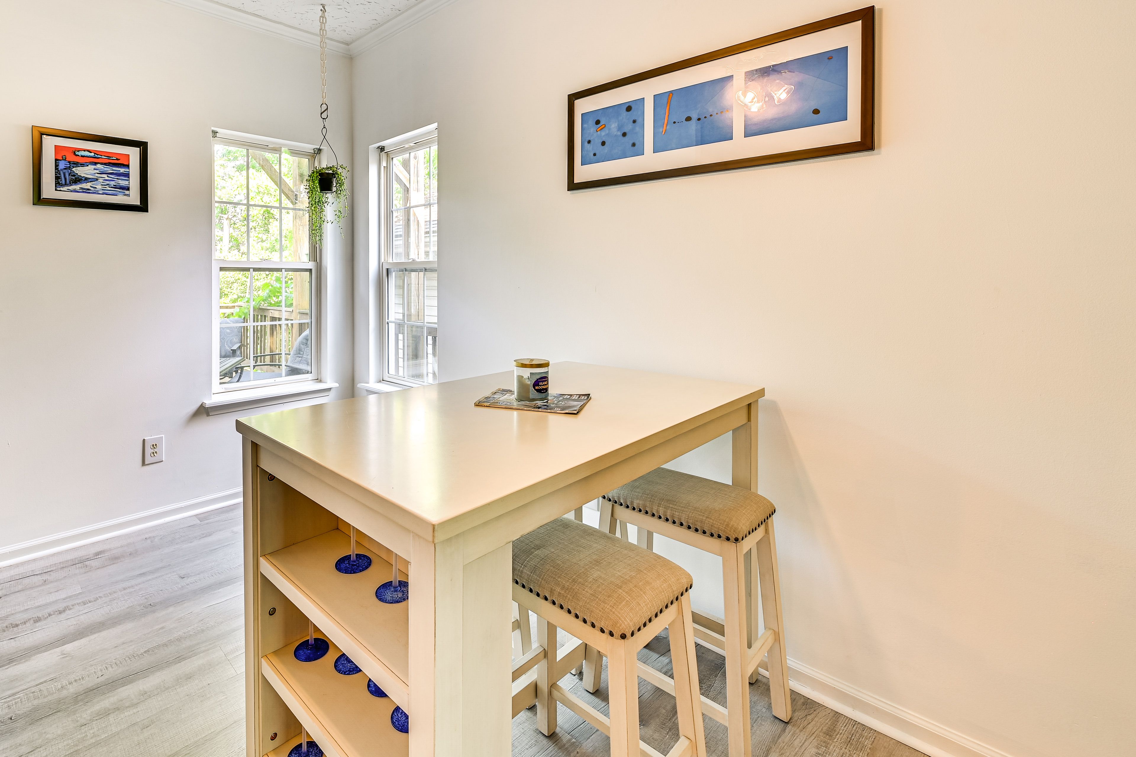 Dining Area | Dishware/Flatware