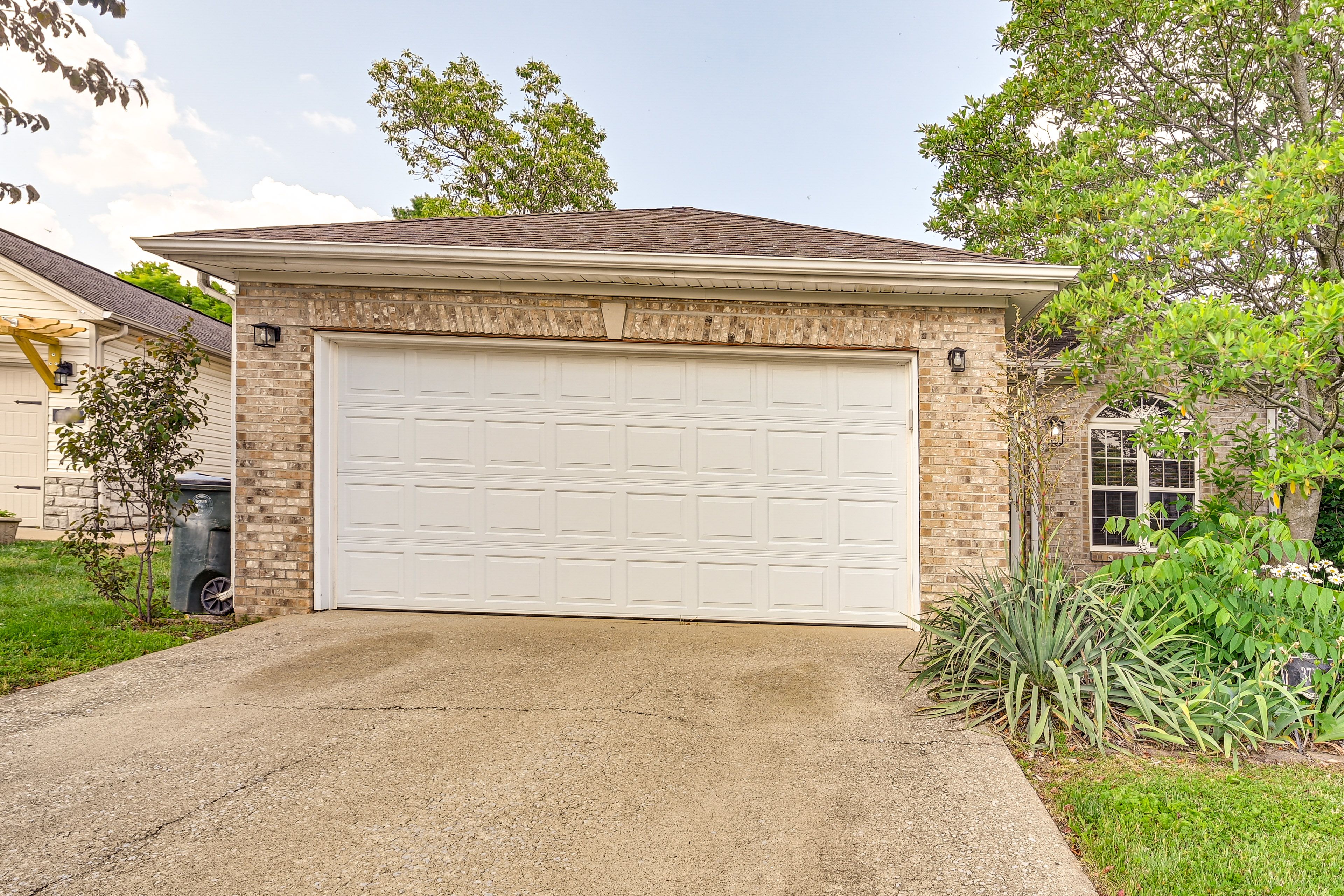 Parking | Driveway (2 Vehicles)
