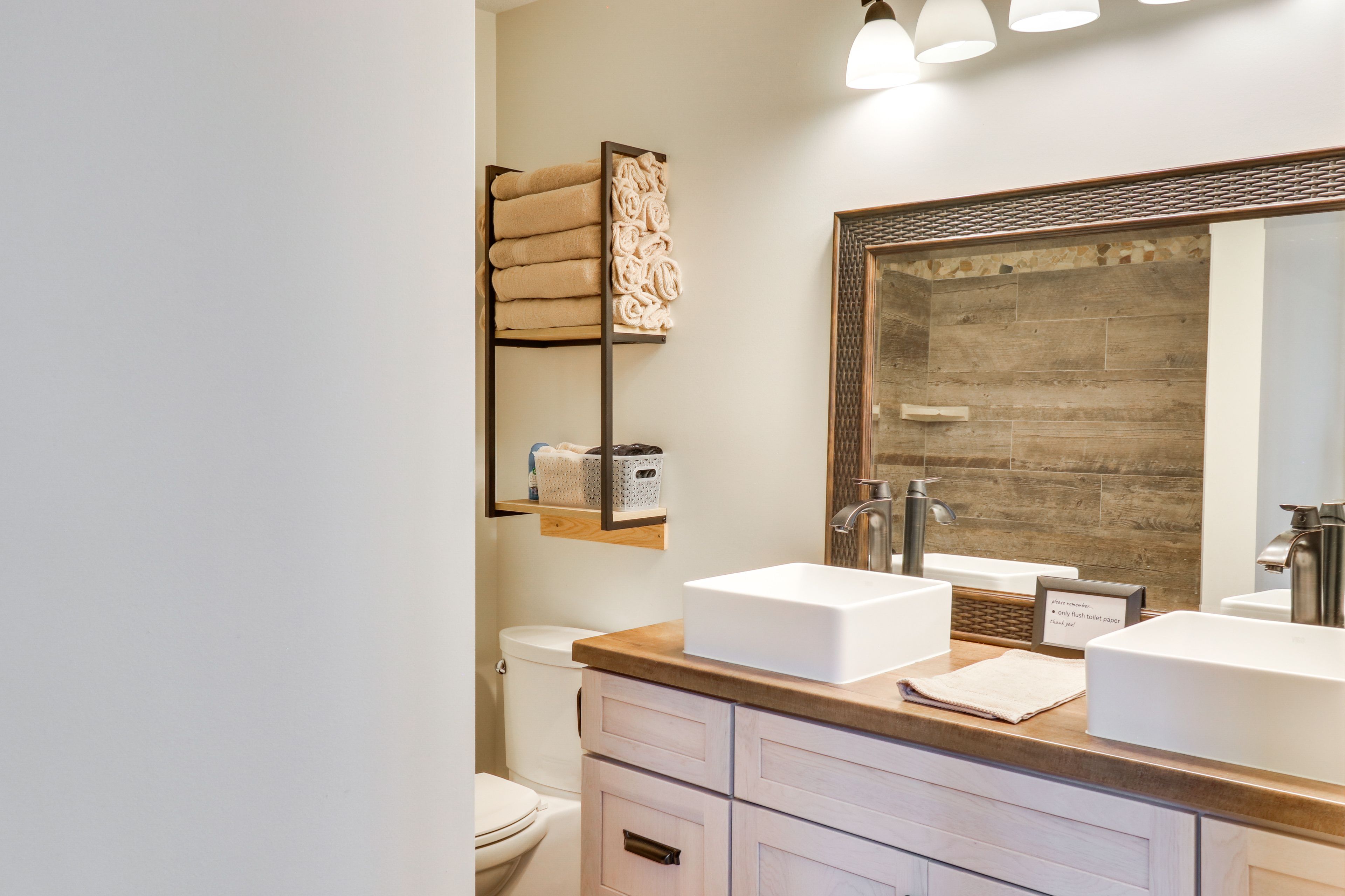 Full Bath | Towels | Hair Dryer | 1st Floor