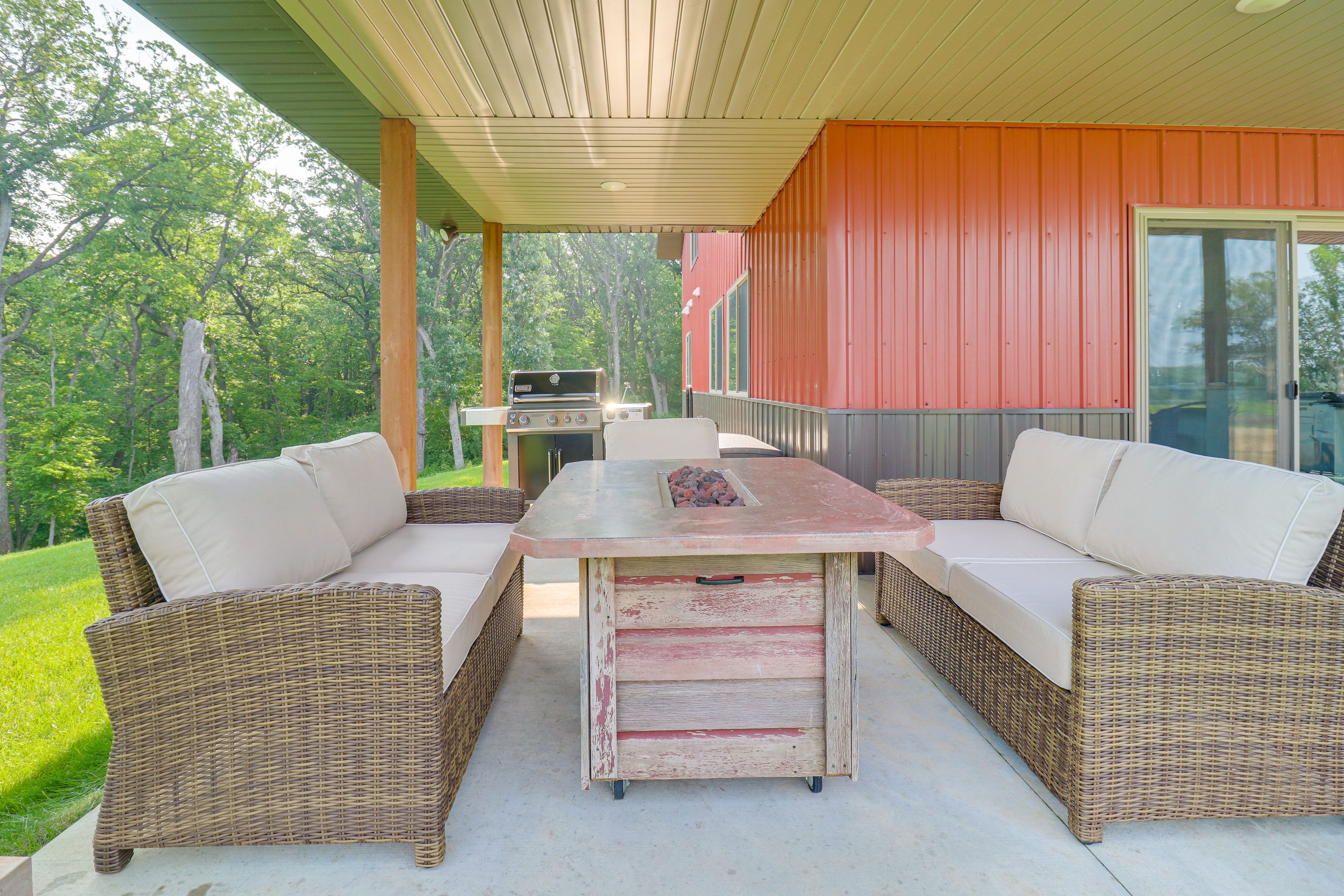 Covered Patio | Weber Gas Grill | Fire Pit Table