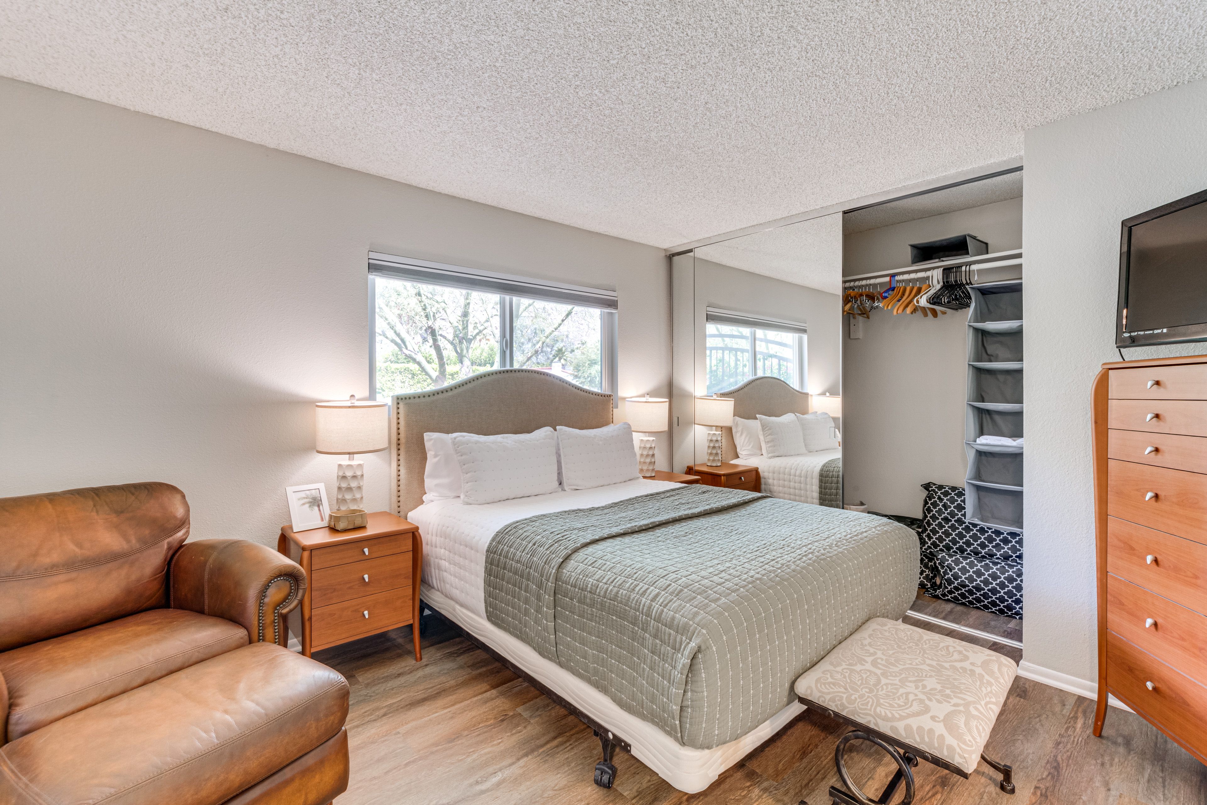 Bedroom 2 | Queen Bed
