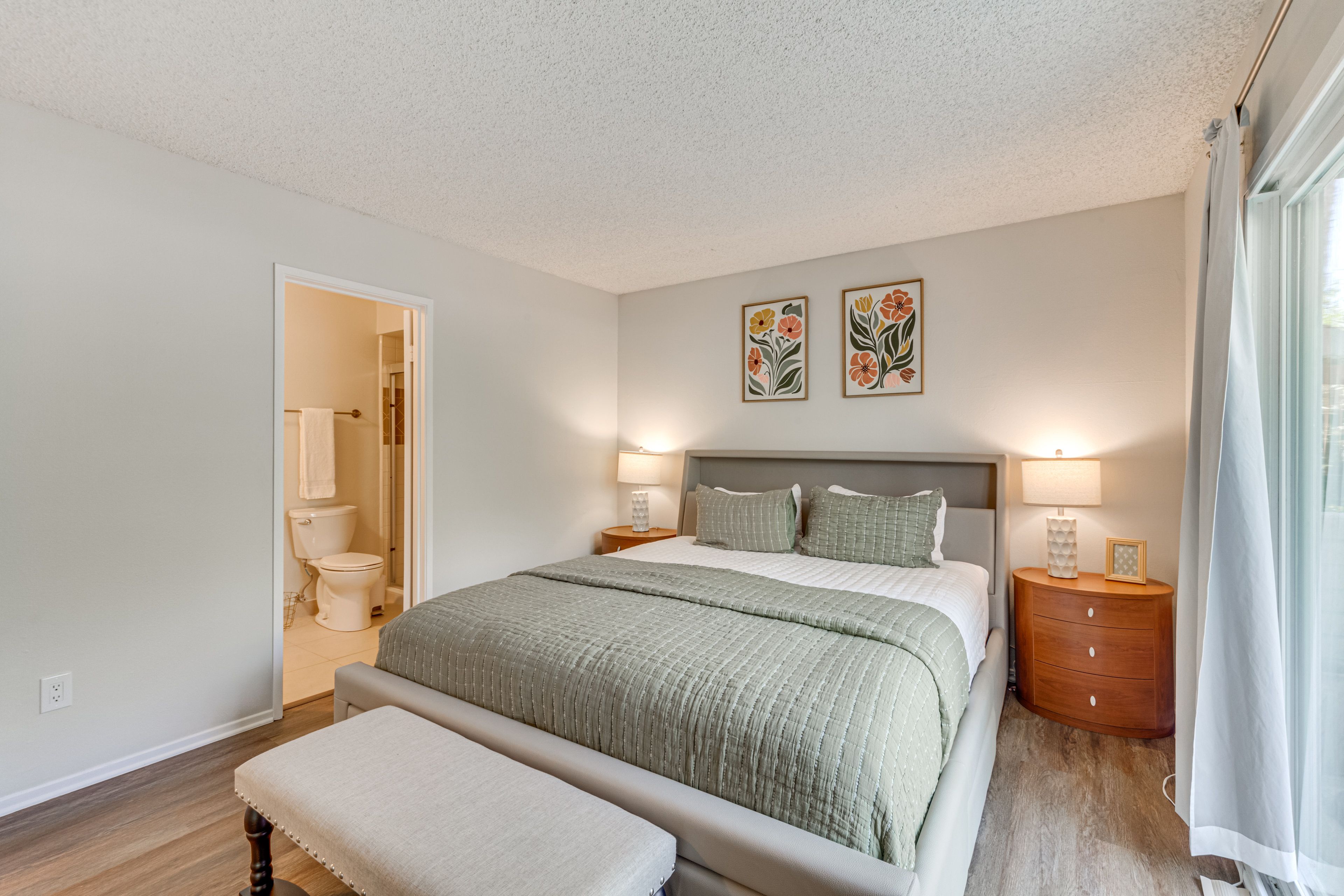 Bedroom 1 | Queen Bed | En-Suite Bathroom