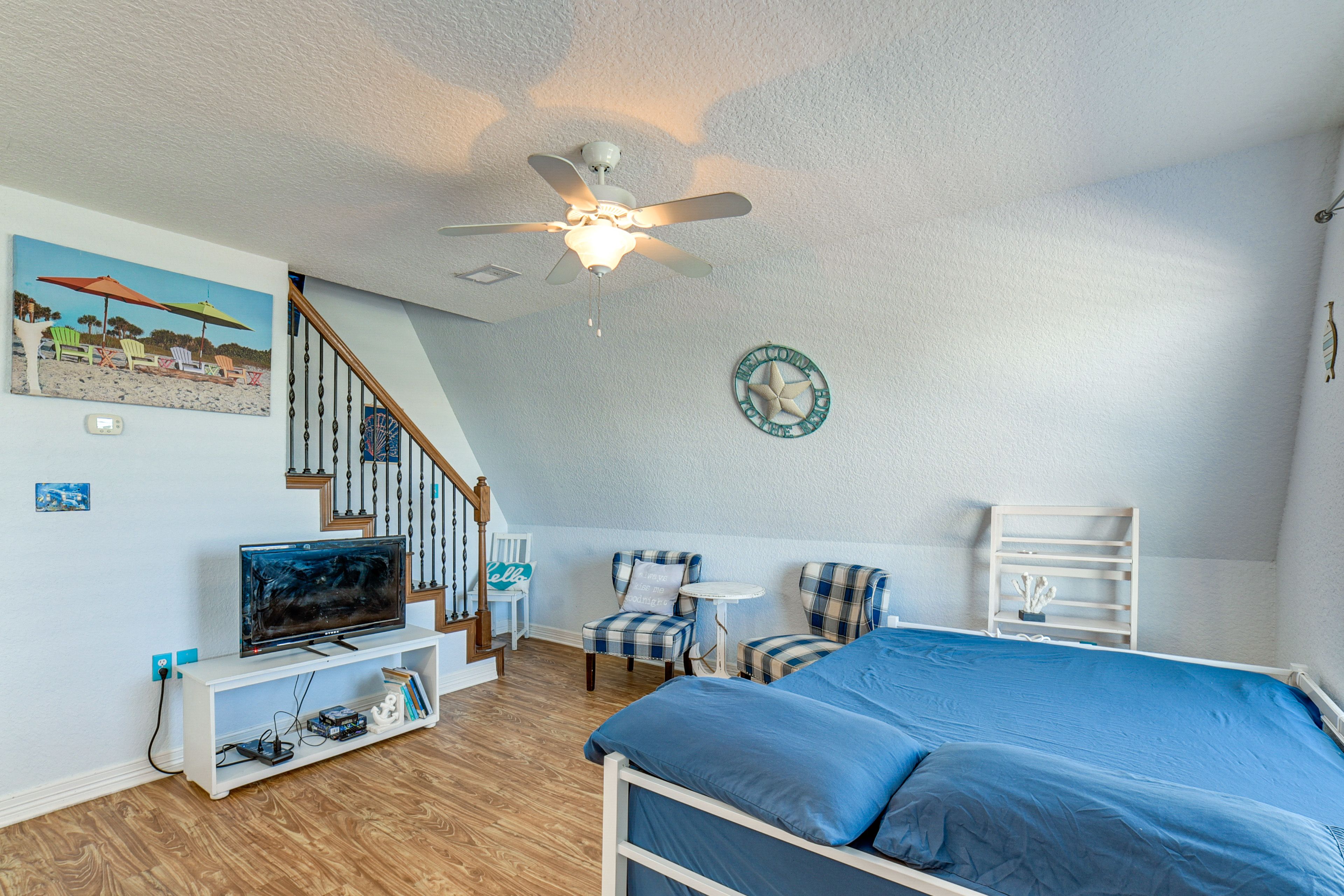 Living Room | Full Bed w/ Twin Trundle | 1st Floor