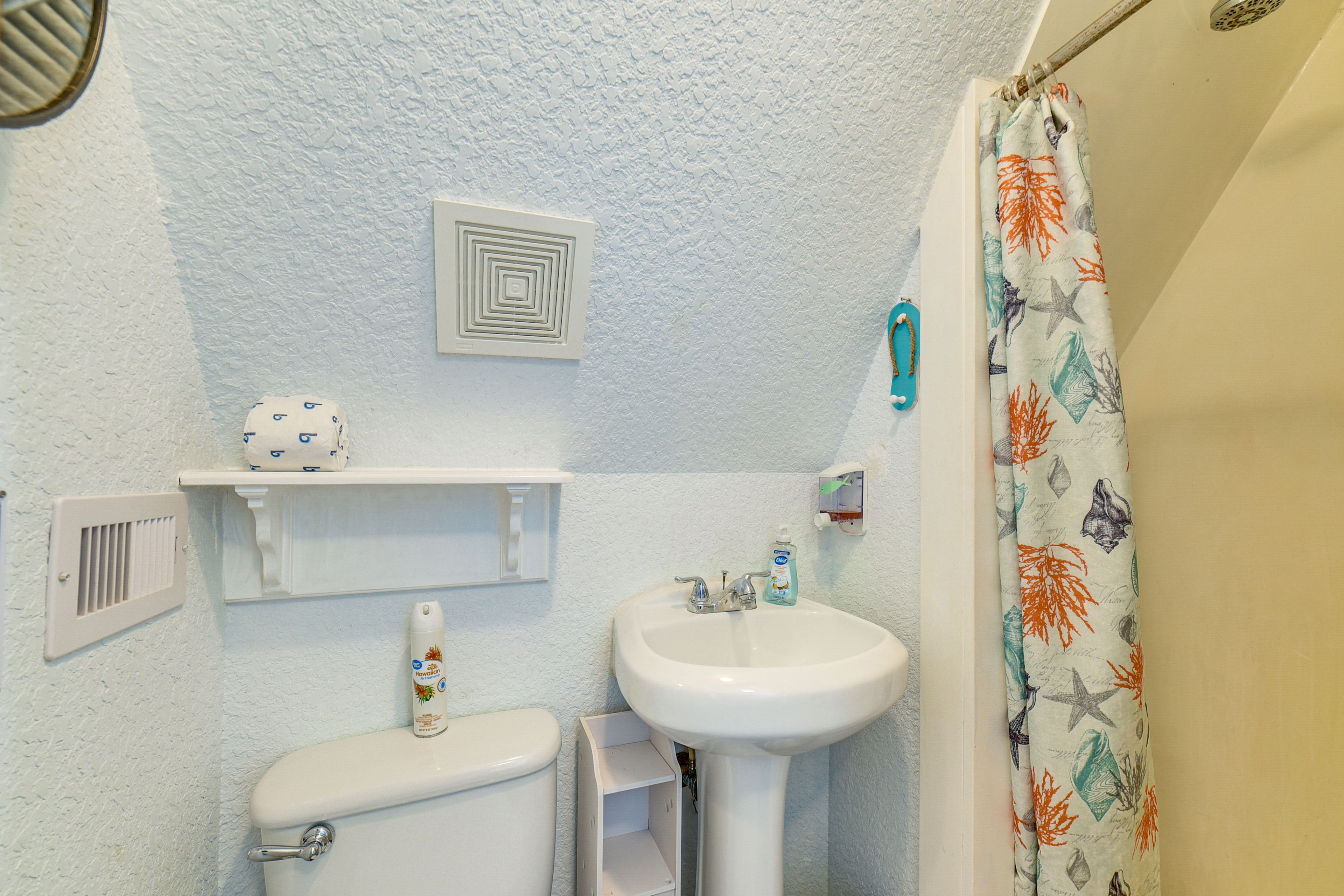 Bathroom | 1st Floor