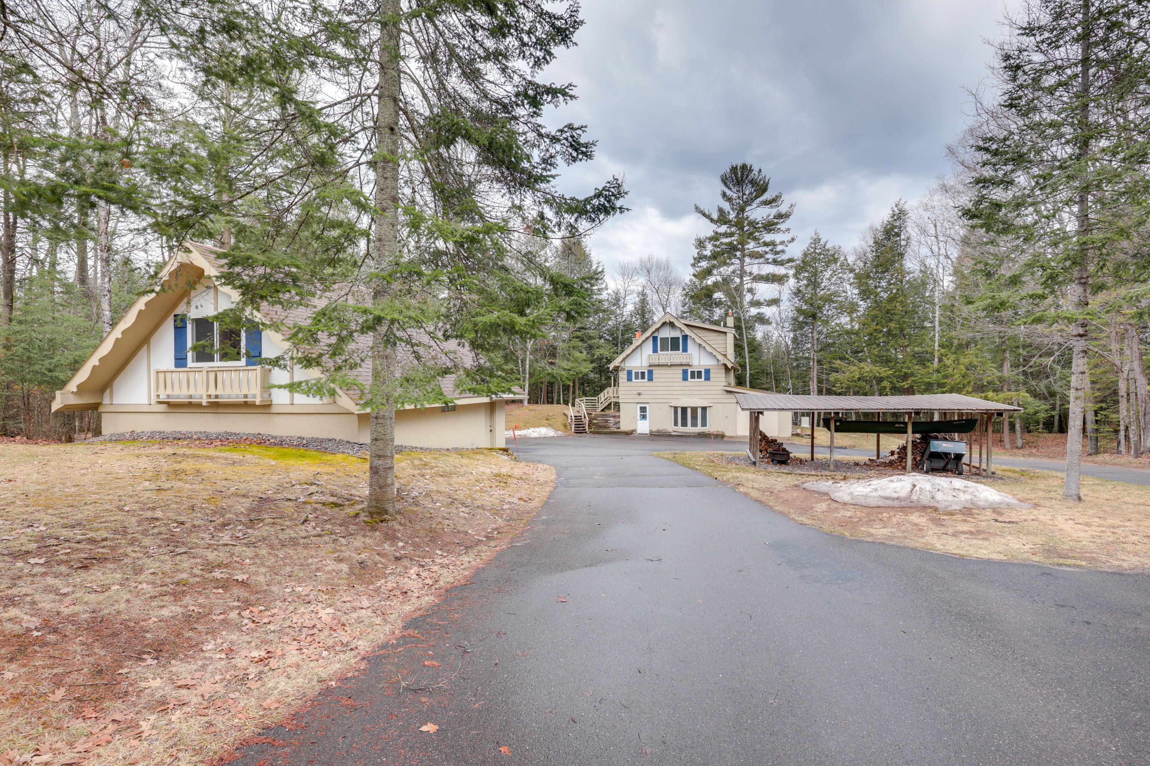 Parking | Driveway (6 Vehicles) | Trailer Parking Available On-Site