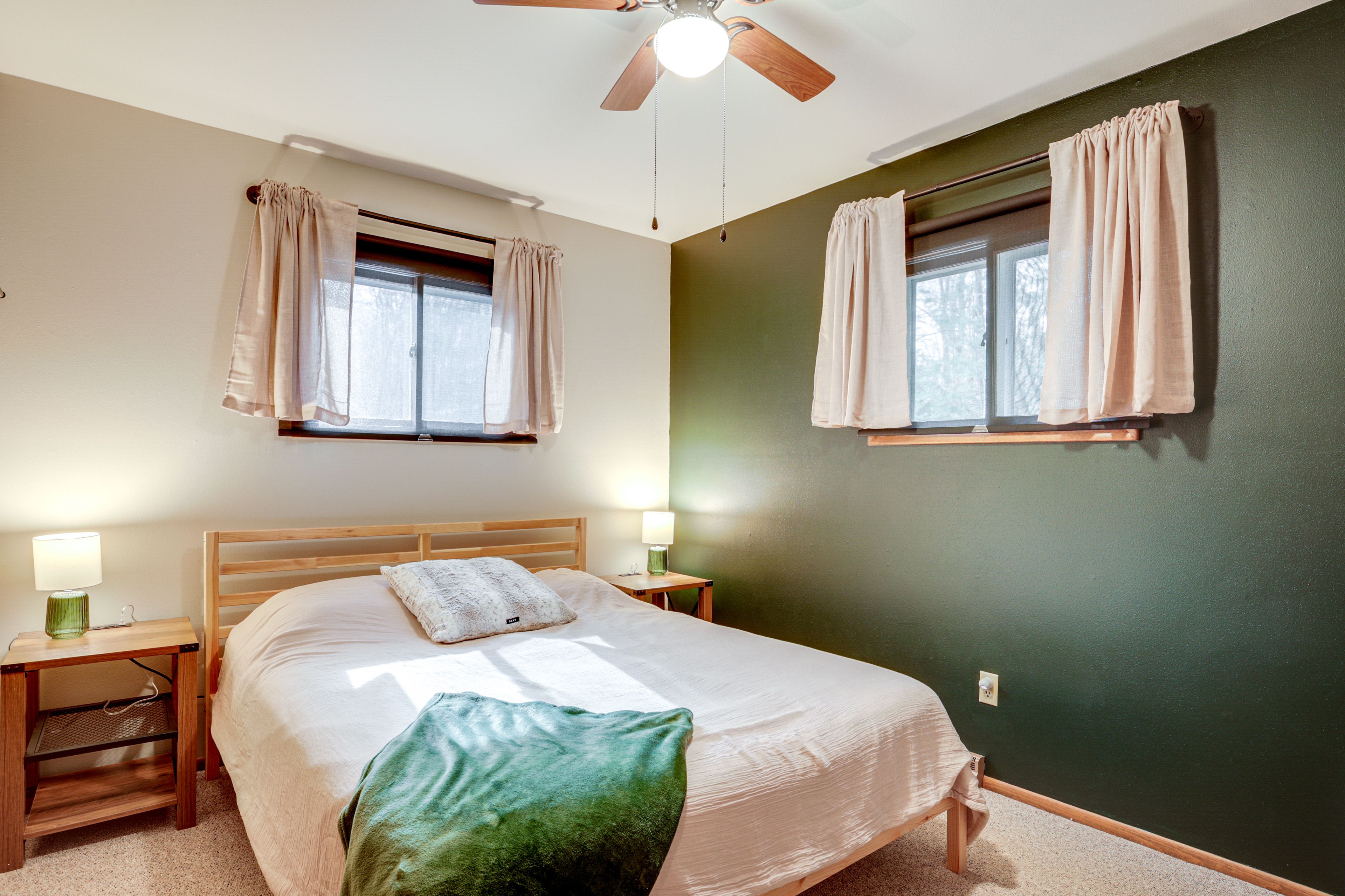 Bedroom 2 | 1st Floor | Queen Bed