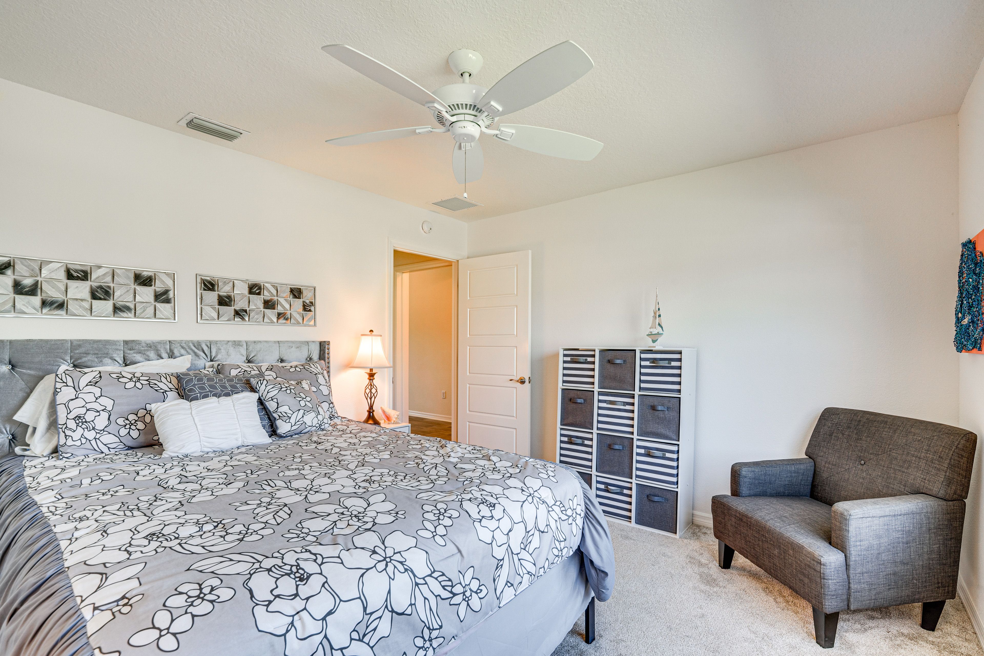 Bedroom 1 | Queen Bed
