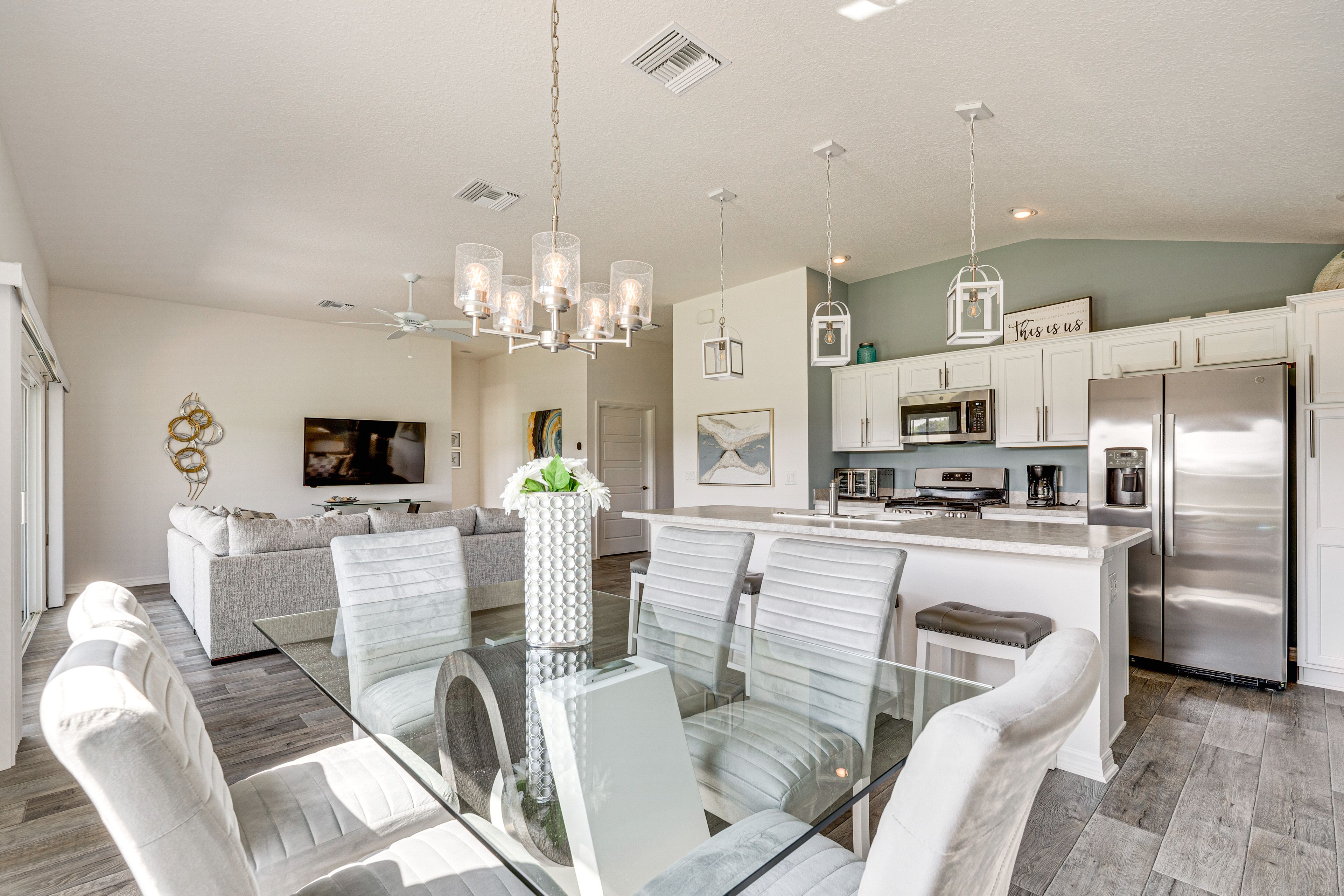 Dining Area | Kitchen