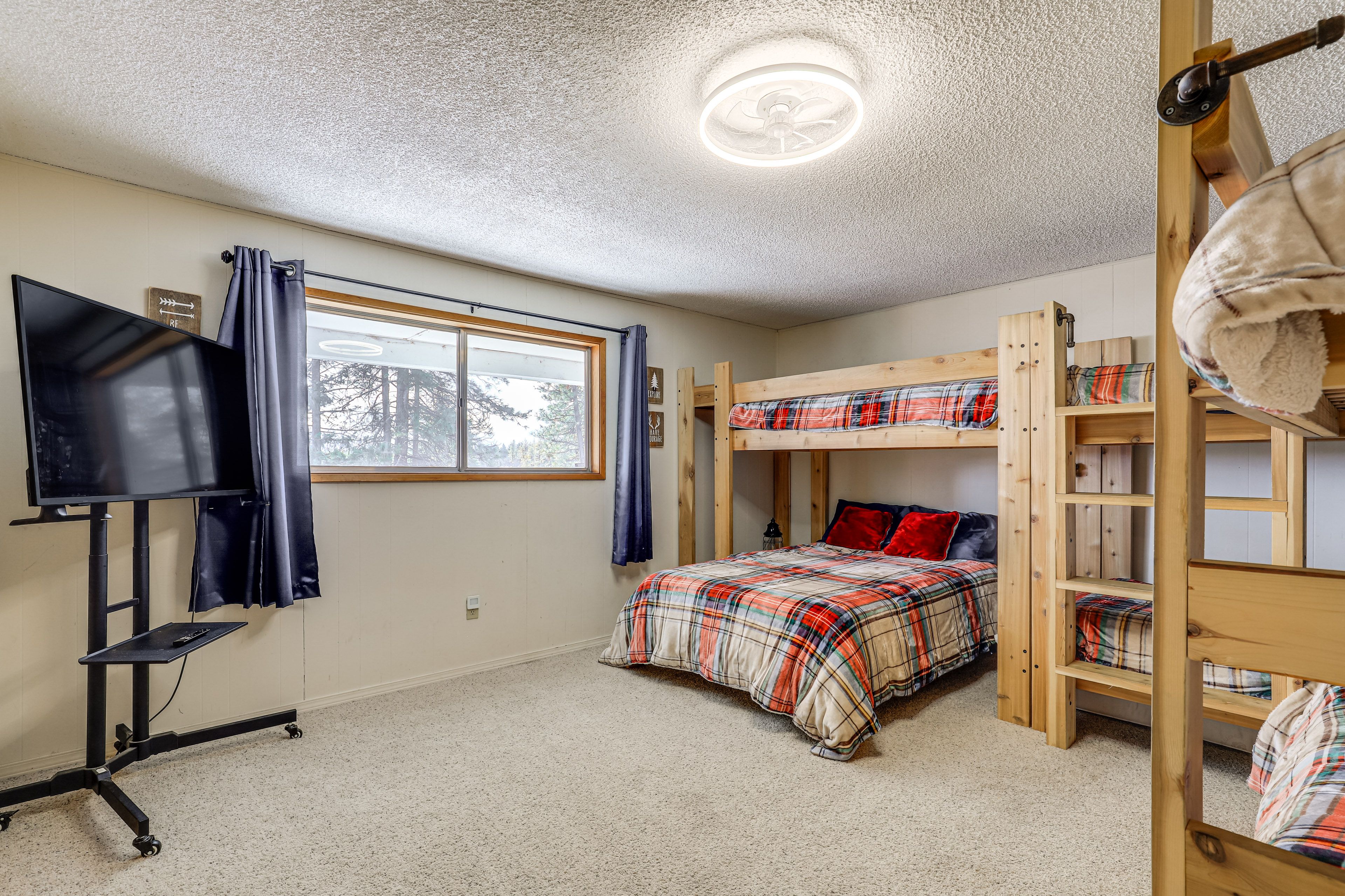 Bedroom 4 | 2nd Floor | 1 Full Bed | 1 Lofted Twin Bed | 2 Twin Bunk Beds