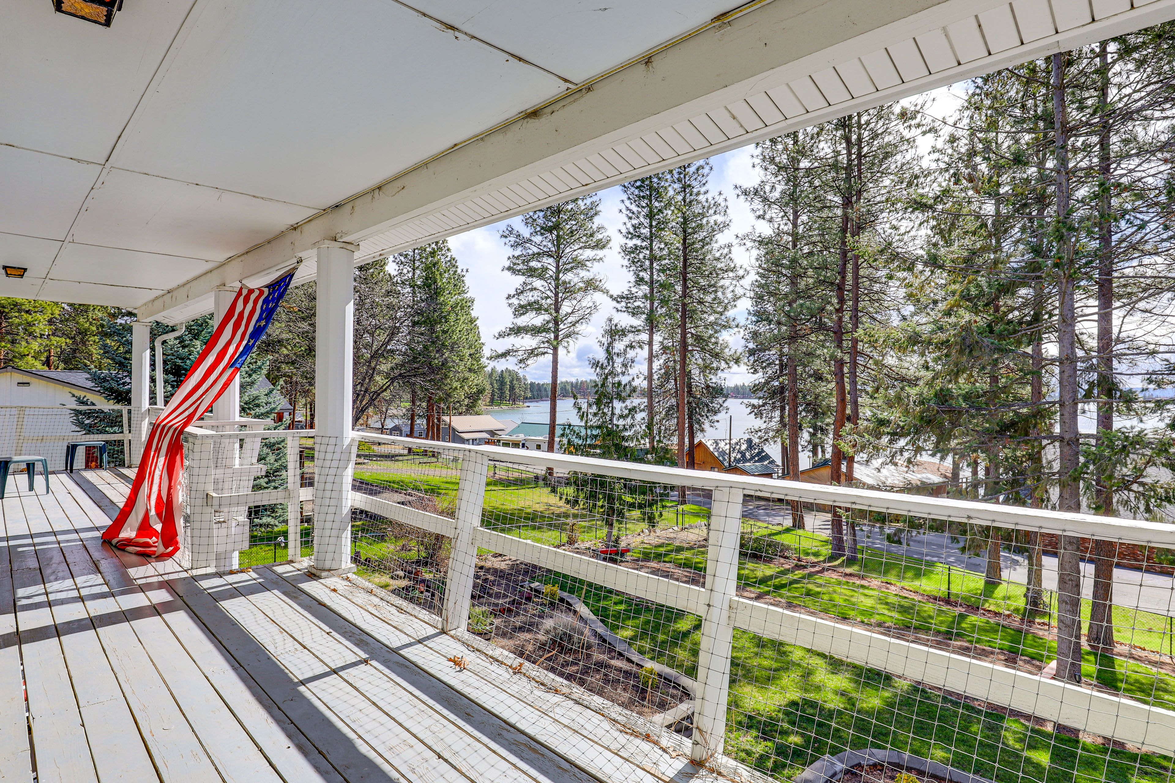 2nd-Floor Deck | Lake View