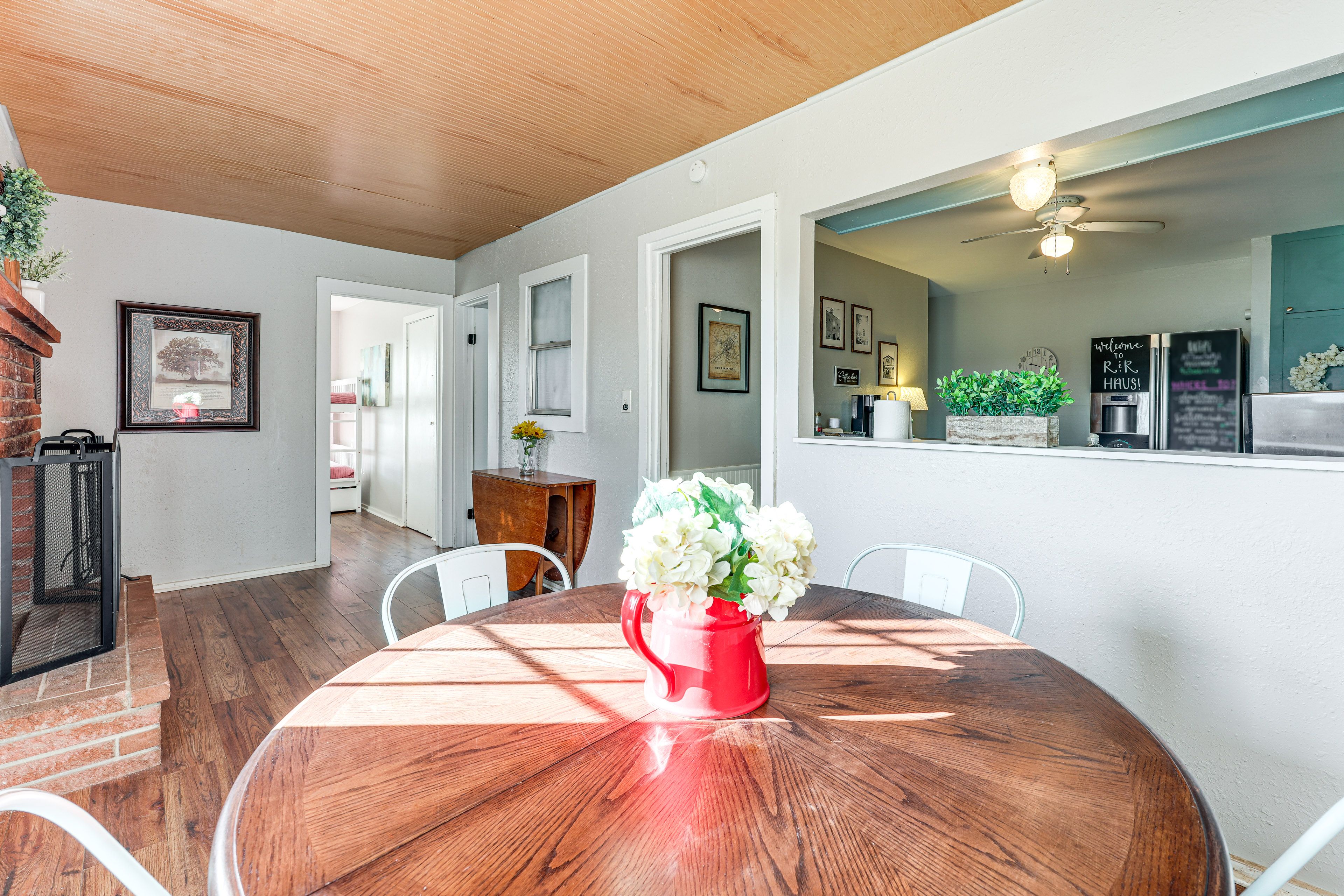 Dining Room | Dishware/Flatware Provided
