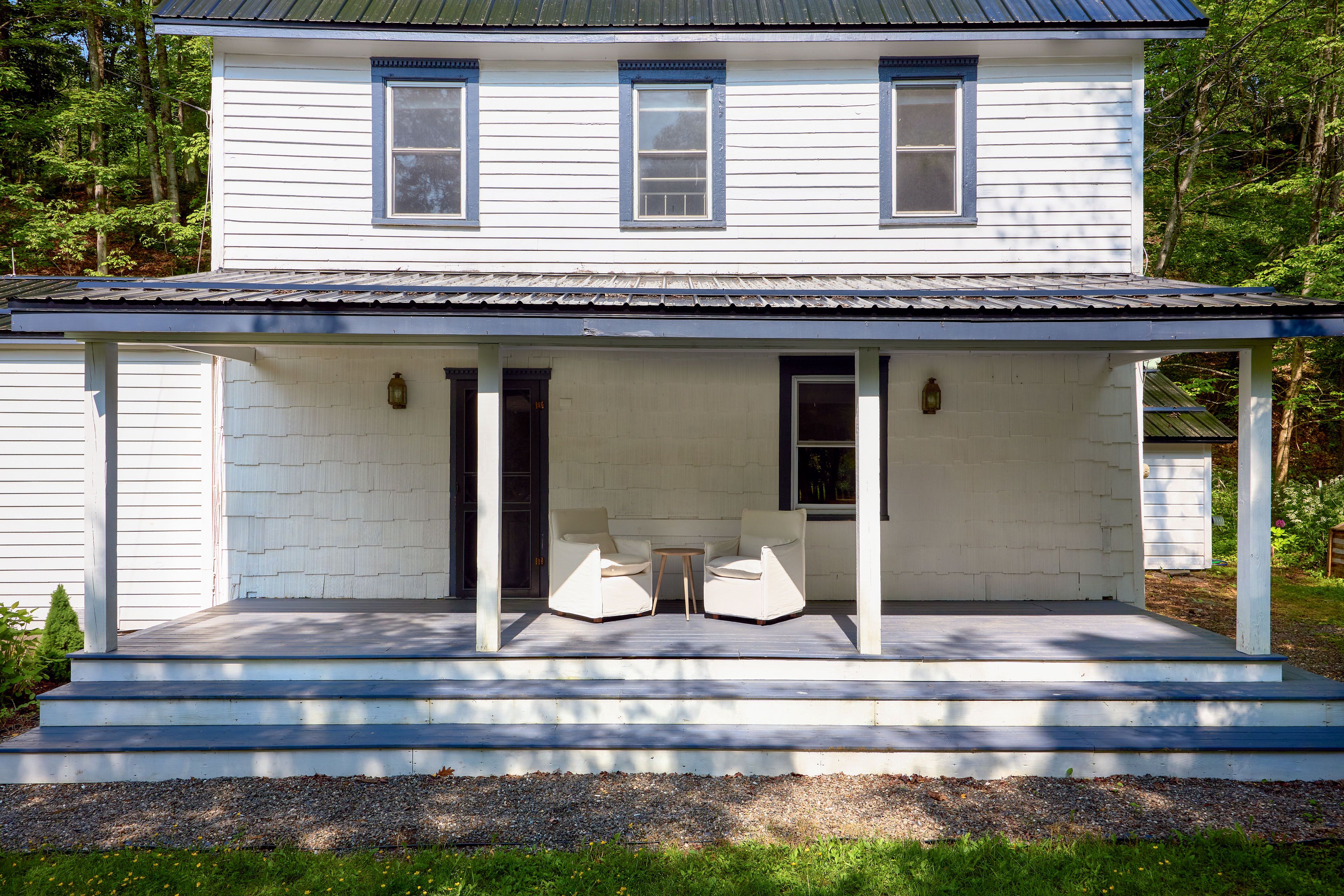 Covered Porch w/ Seating