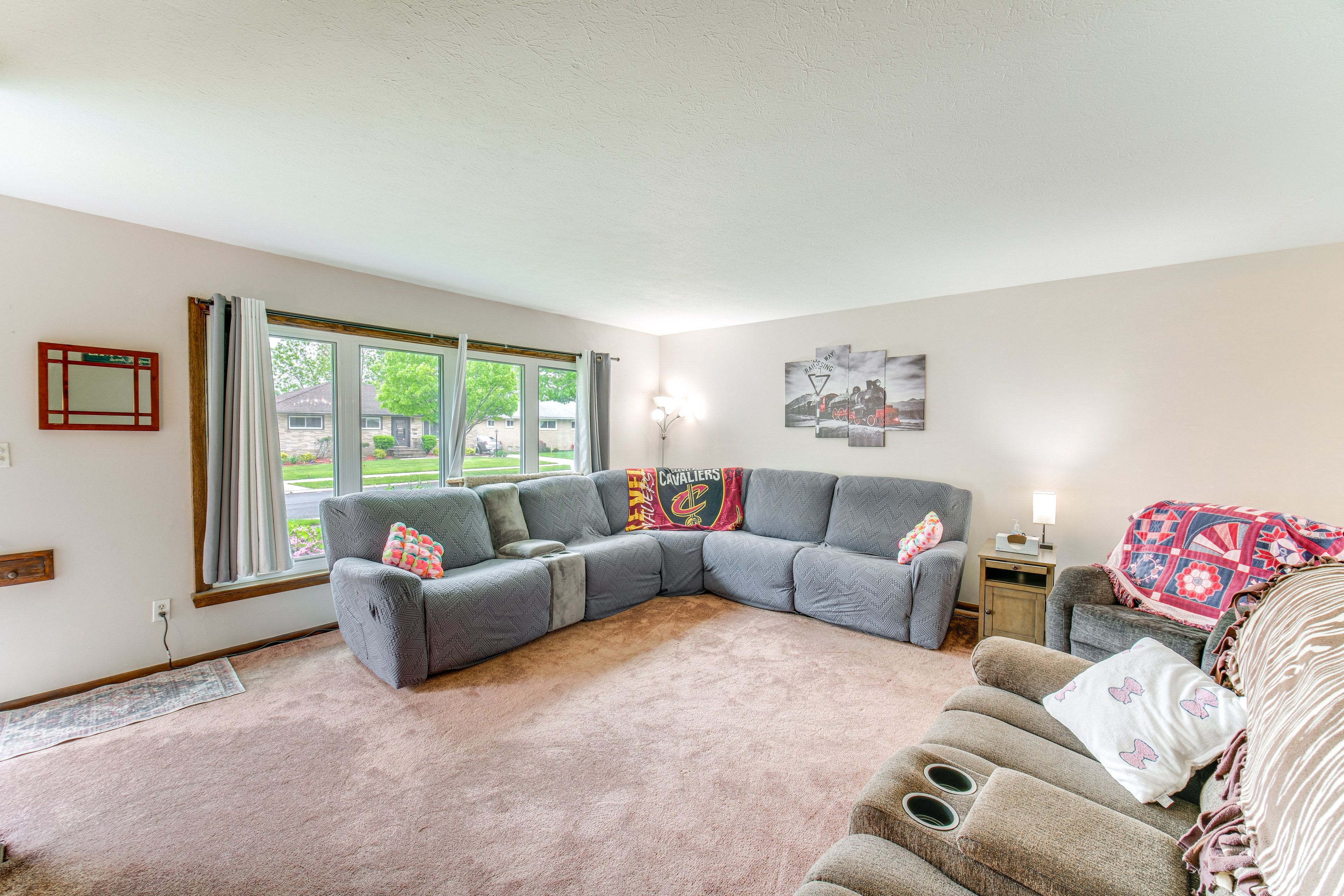 Living Room | Free WiFi | Smart TV