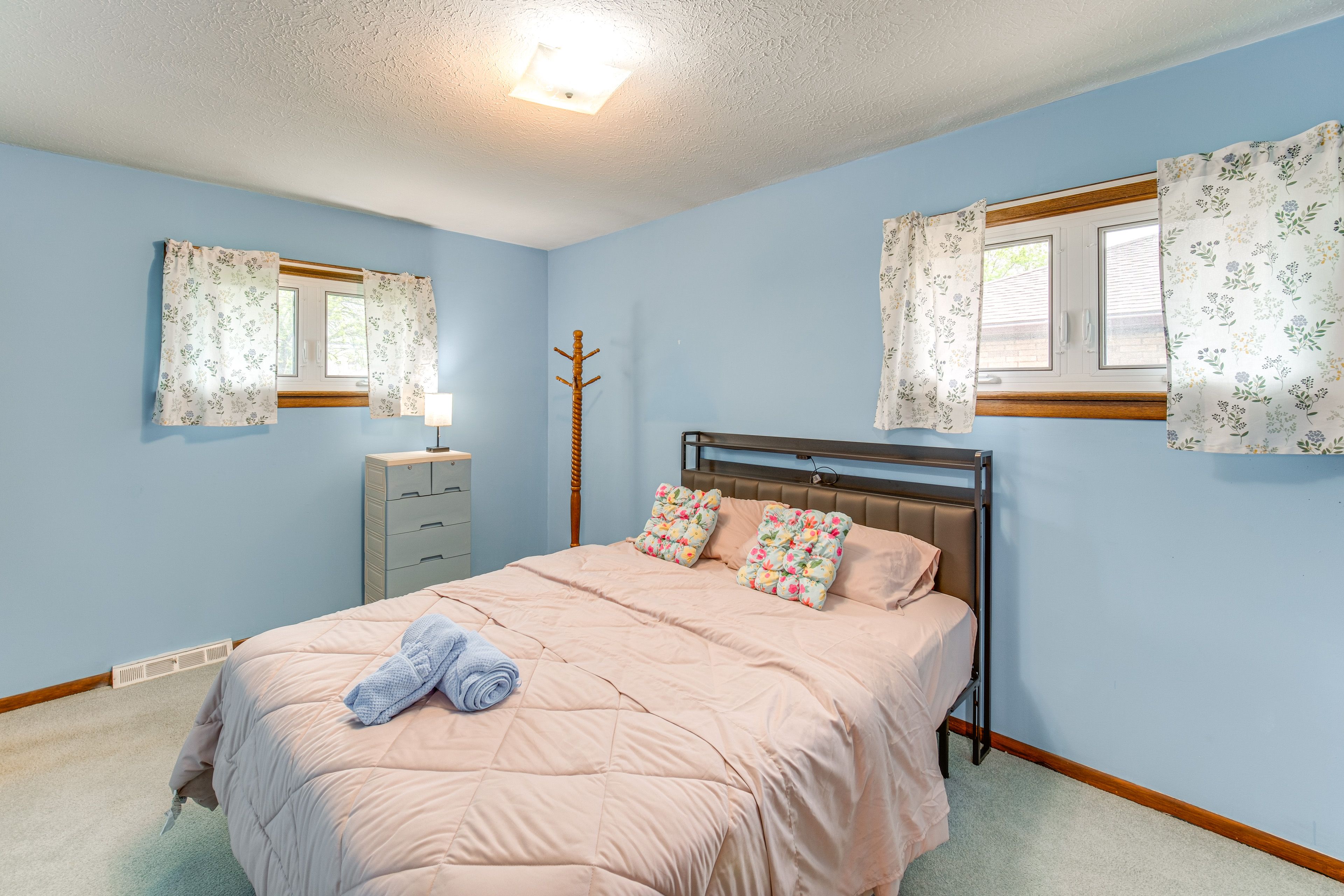 Bedroom 2 | Queen Bed