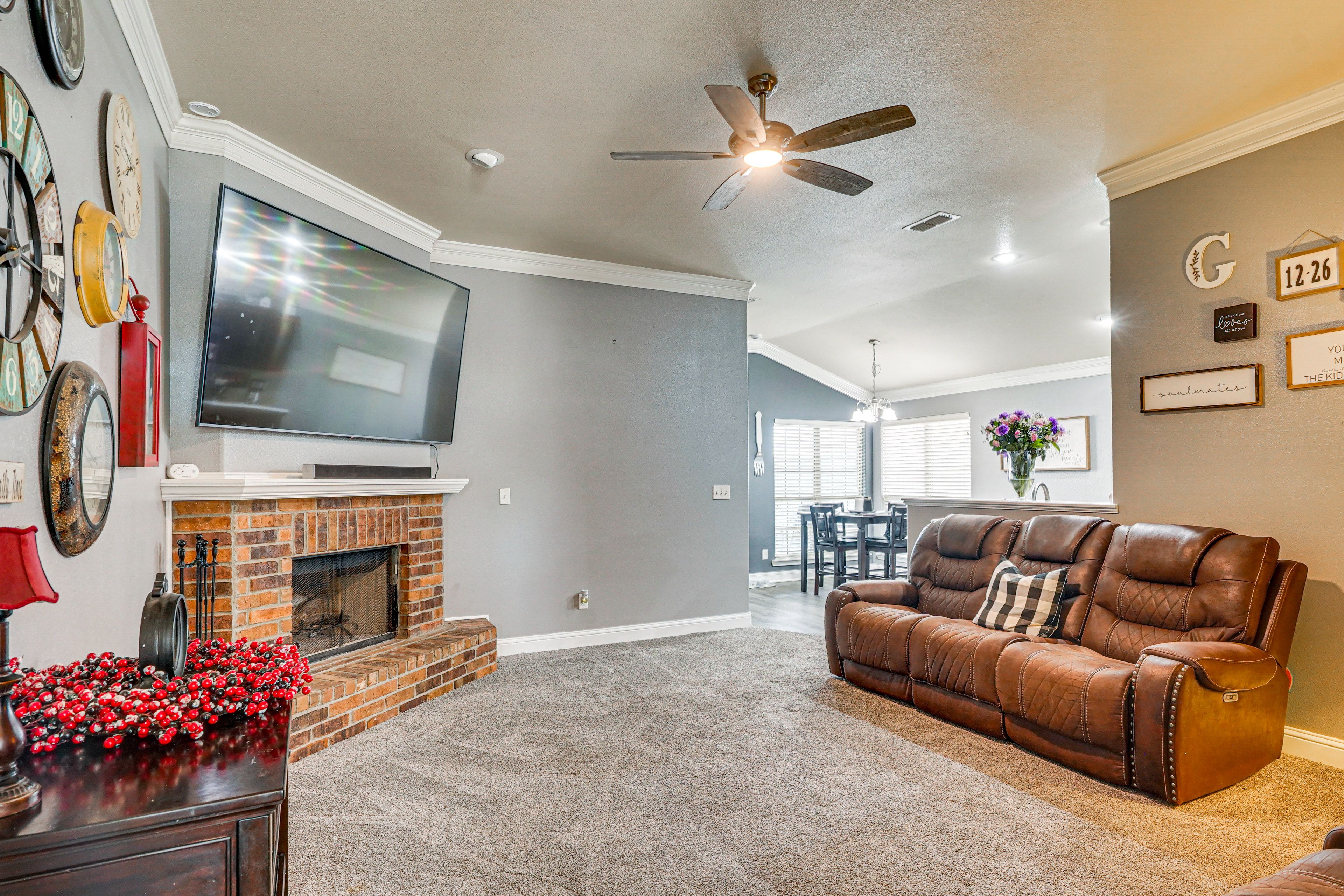 Living Room | Smart TV | Free WiFi