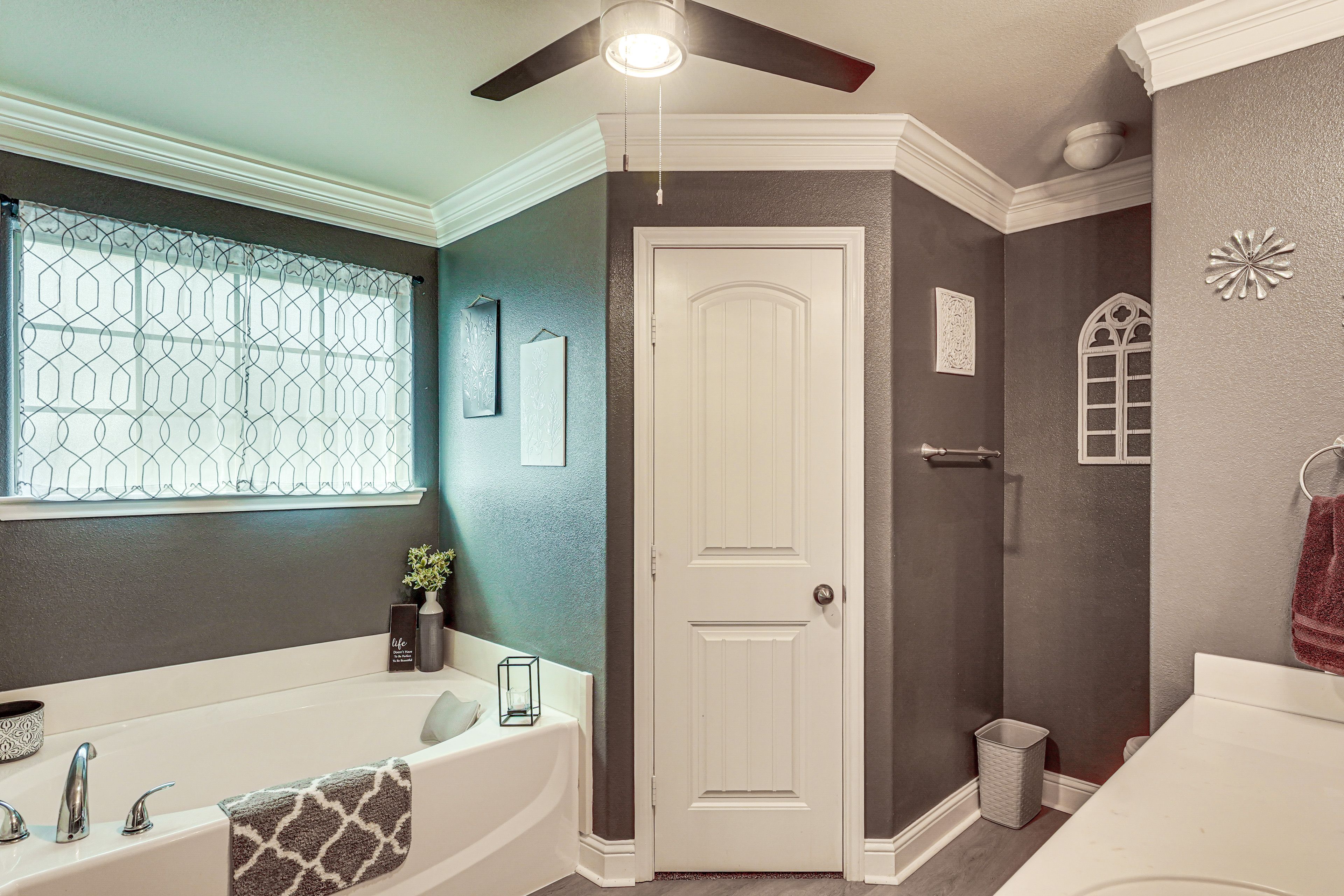 Full Bath | Towels | Hair Dryer