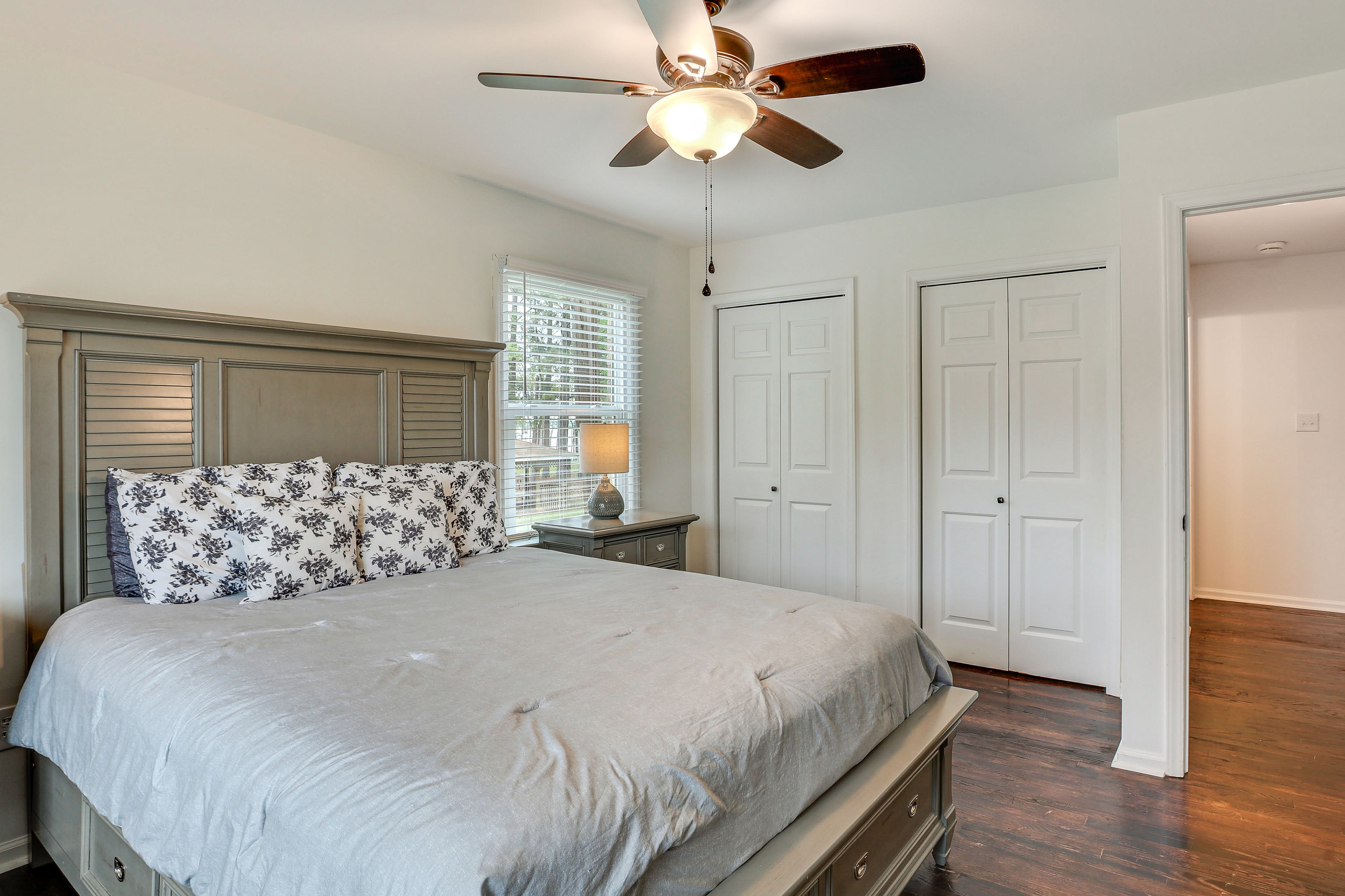 Bedroom 2 | Queen Bed | Smart TV