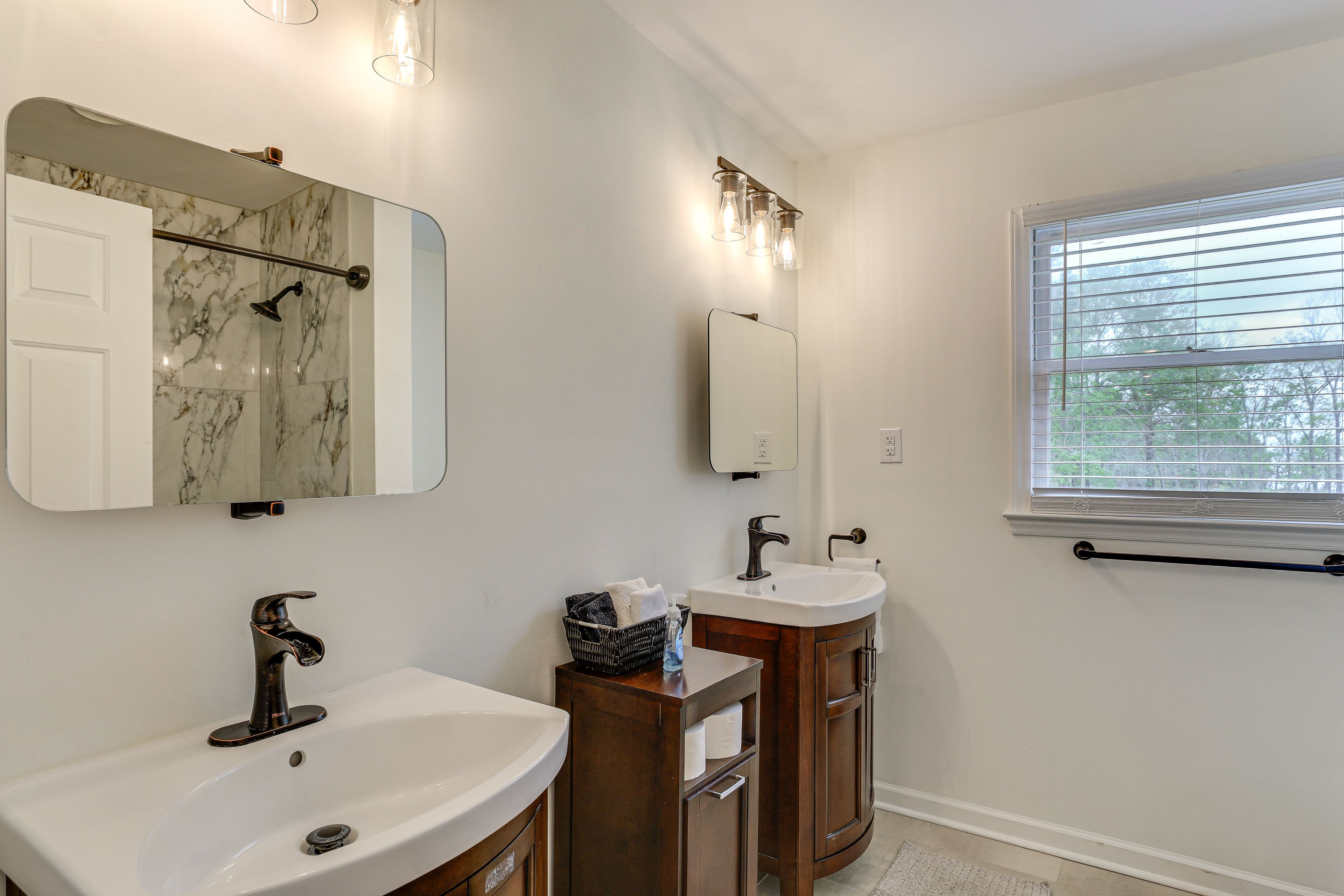 Full Bathroom | Complimentary Toiletries | Hair Dryer