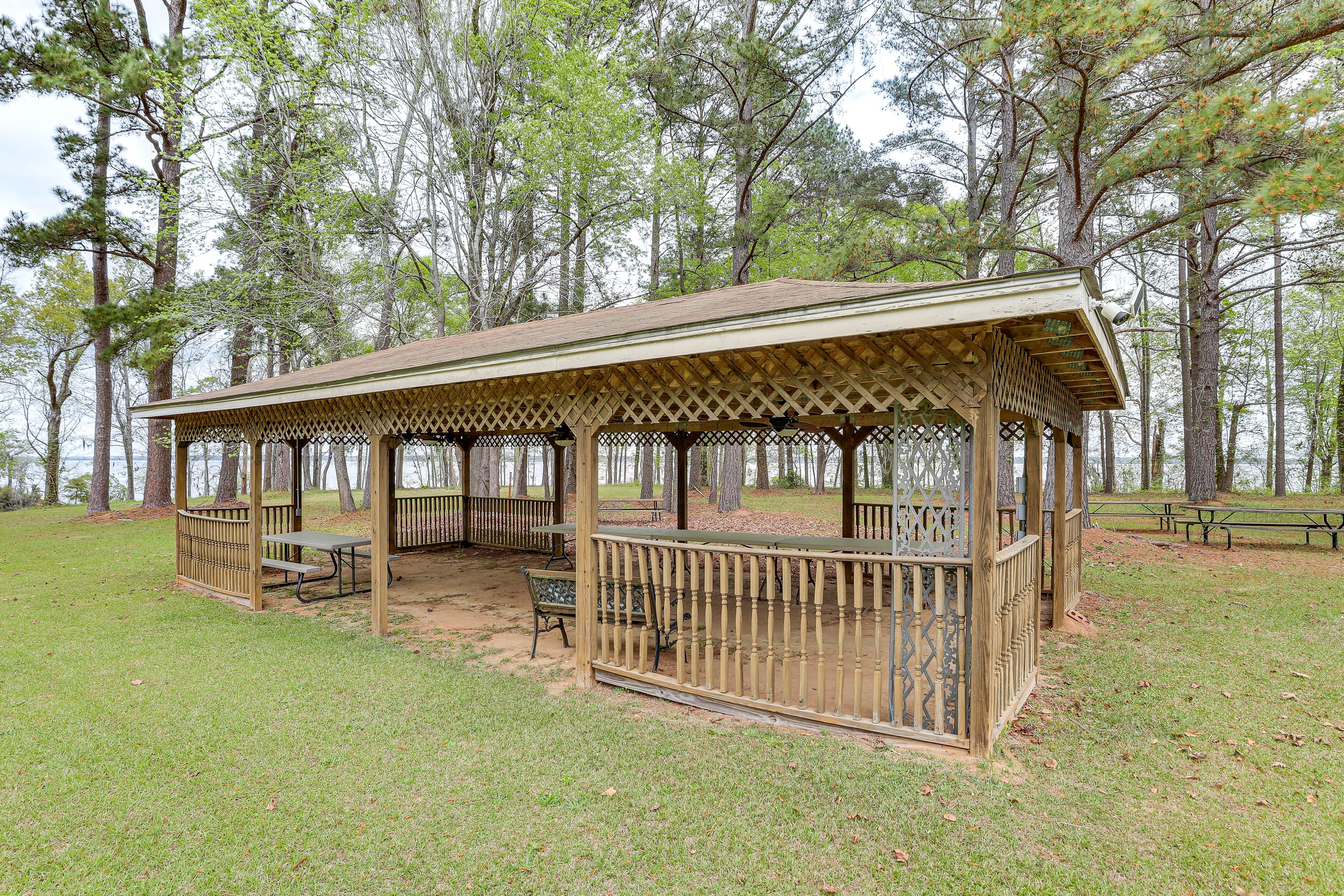 Gazebo | Picnic Tables